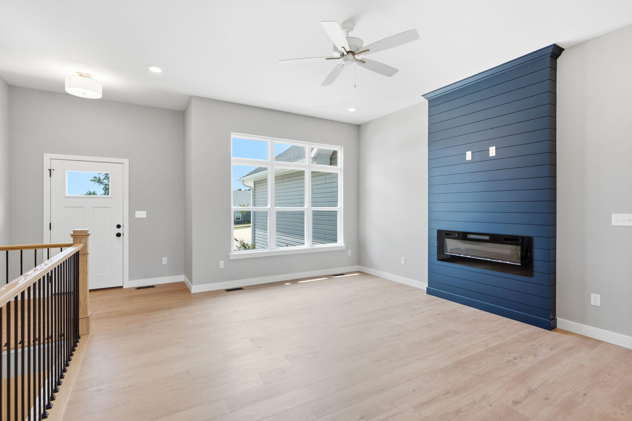 6051 Tamarack Dr Property Photo 3