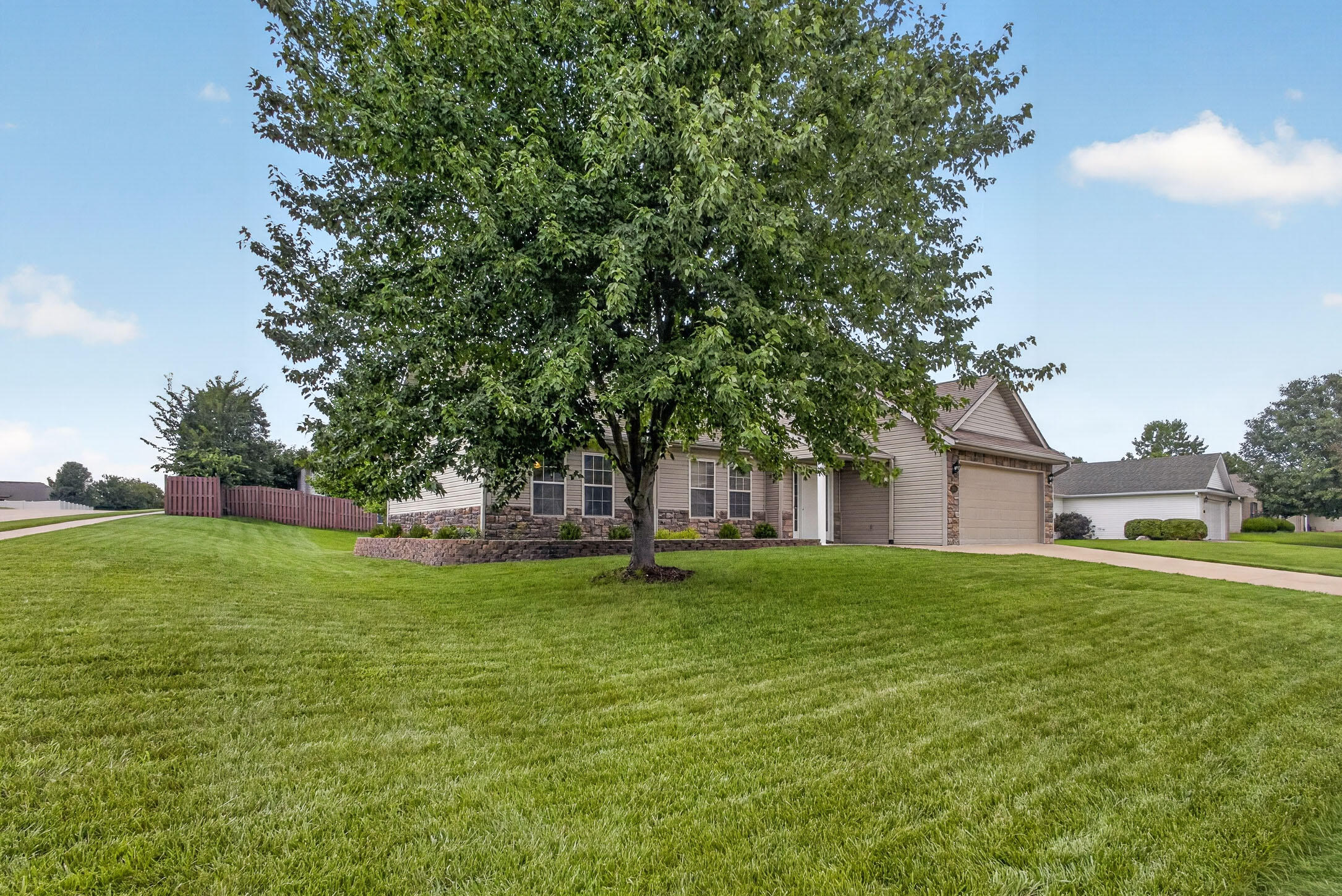 3901 Jungle Tree Dr Property Photo 2