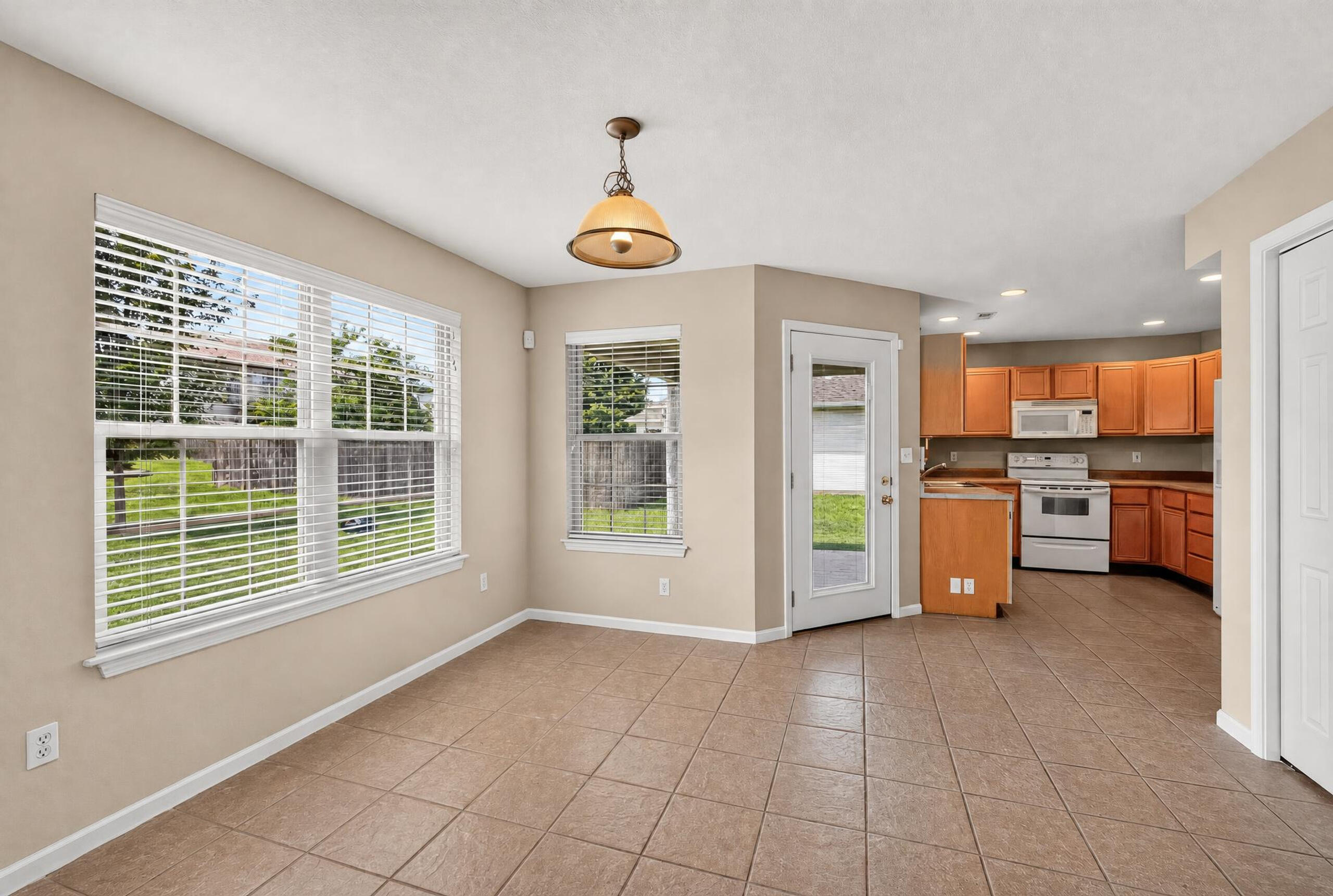 3901 Jungle Tree Dr Property Photo 11