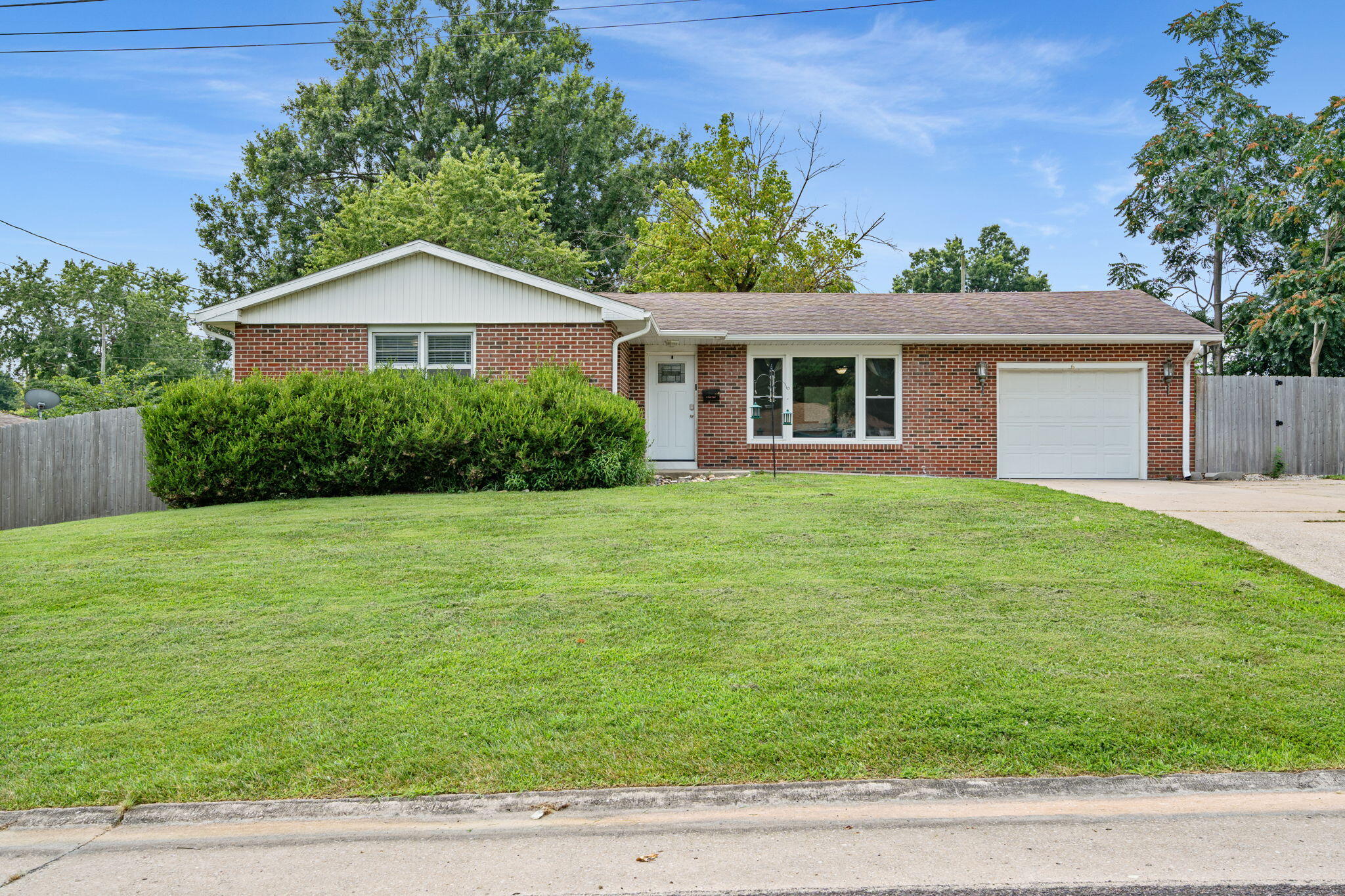 6 E Reed St Property Photo 2