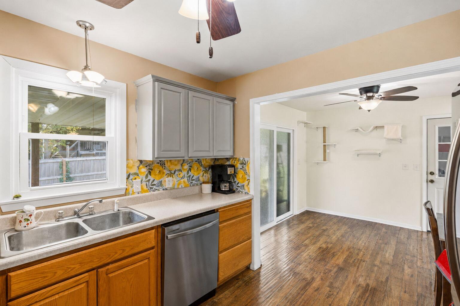 6 E Reed St Property Photo 13