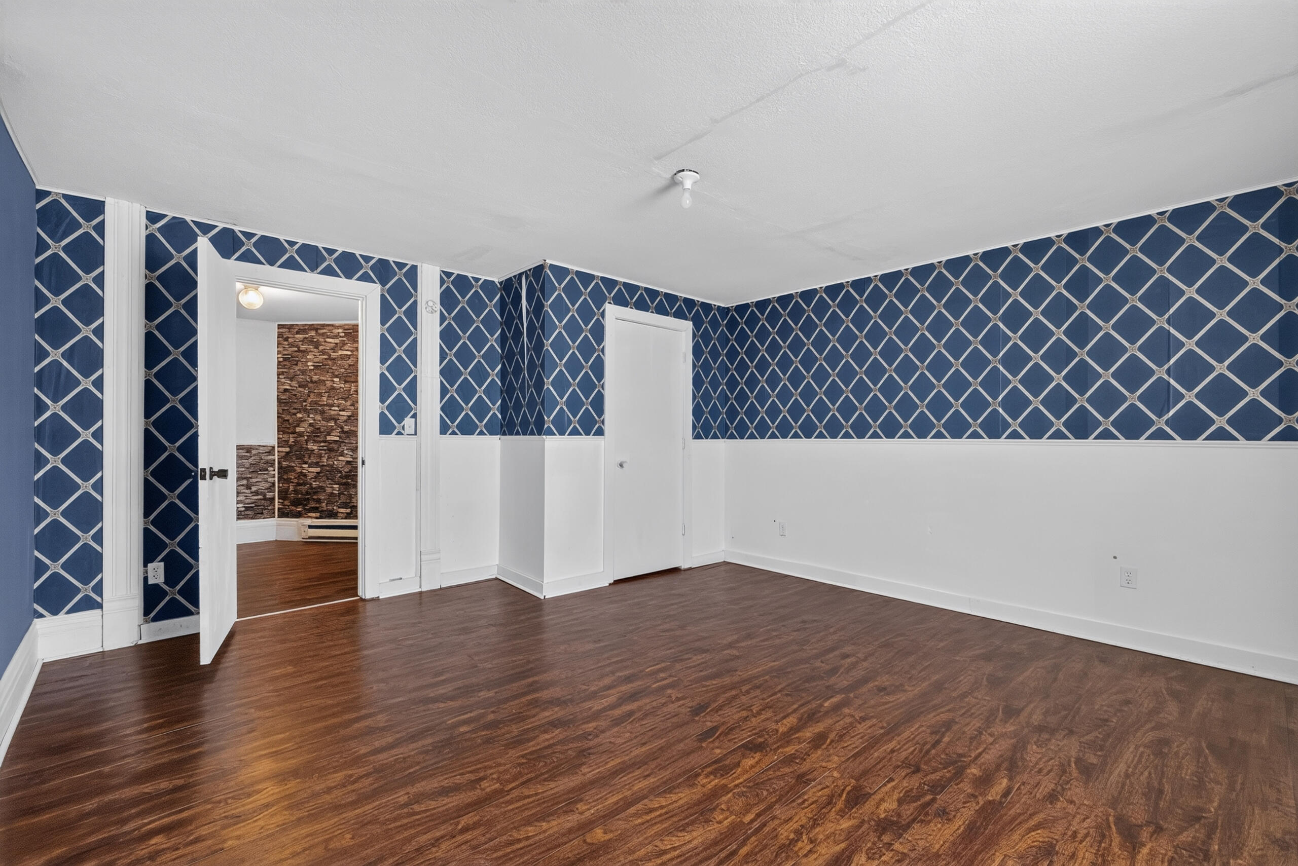 320 Johnson St Property Photo 5