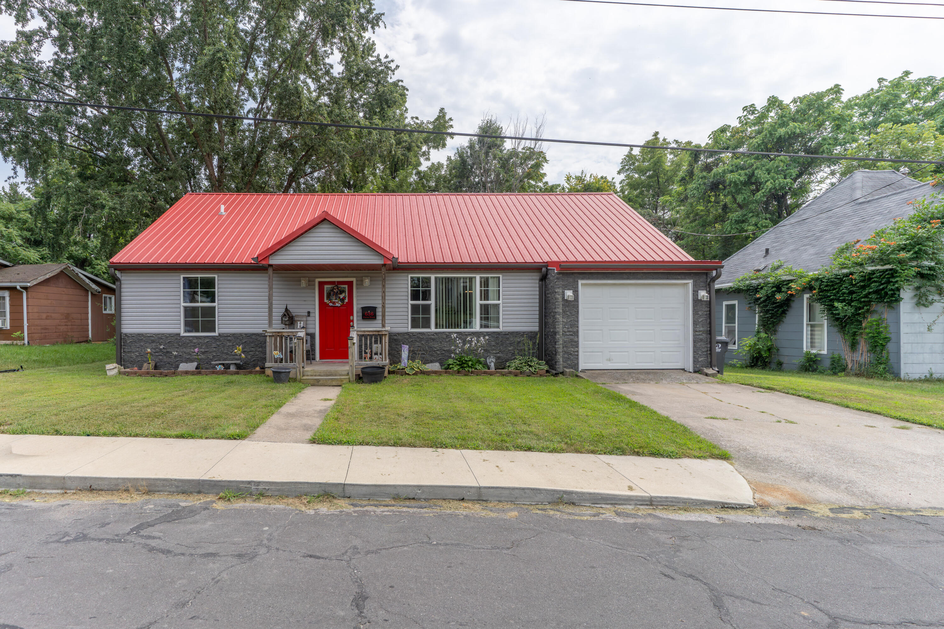 636 FARROR ST Property Photo 1