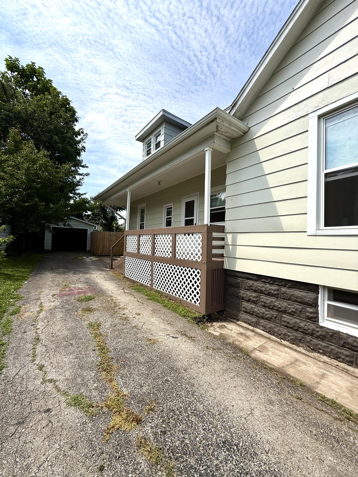 808 W Reed St Property Photo 3
