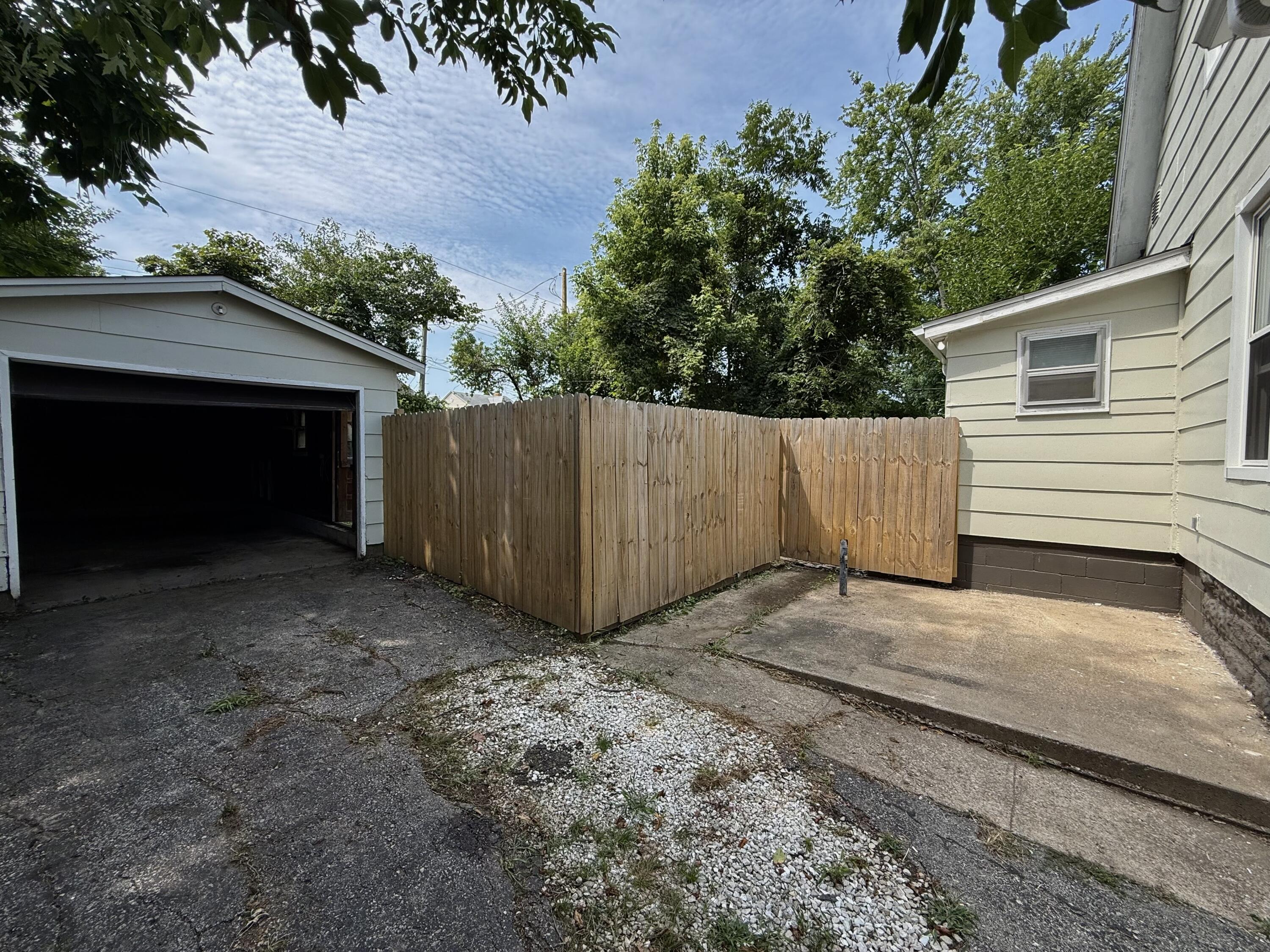 808 W Reed St Property Photo 4