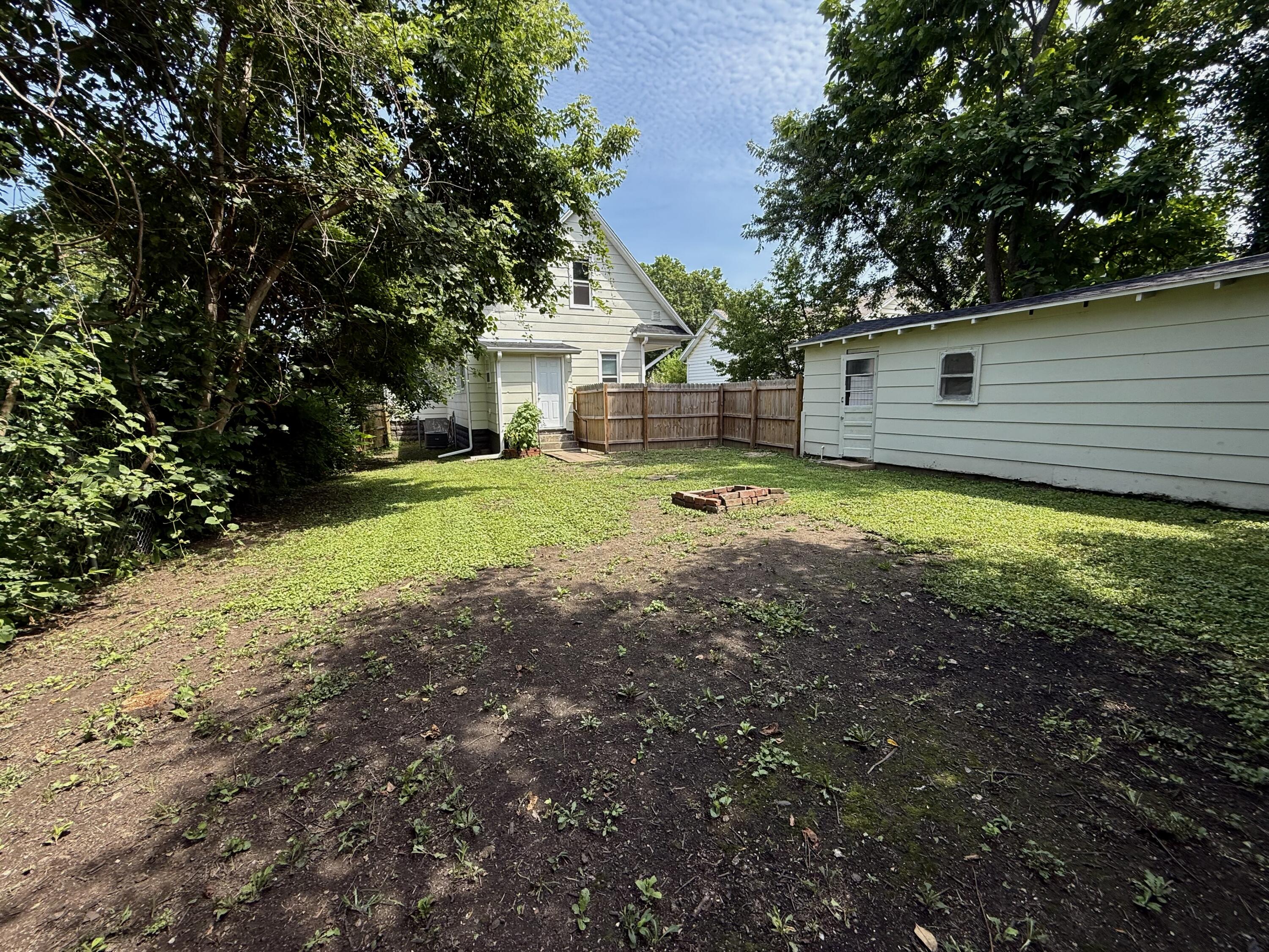 808 W Reed St Property Photo 6