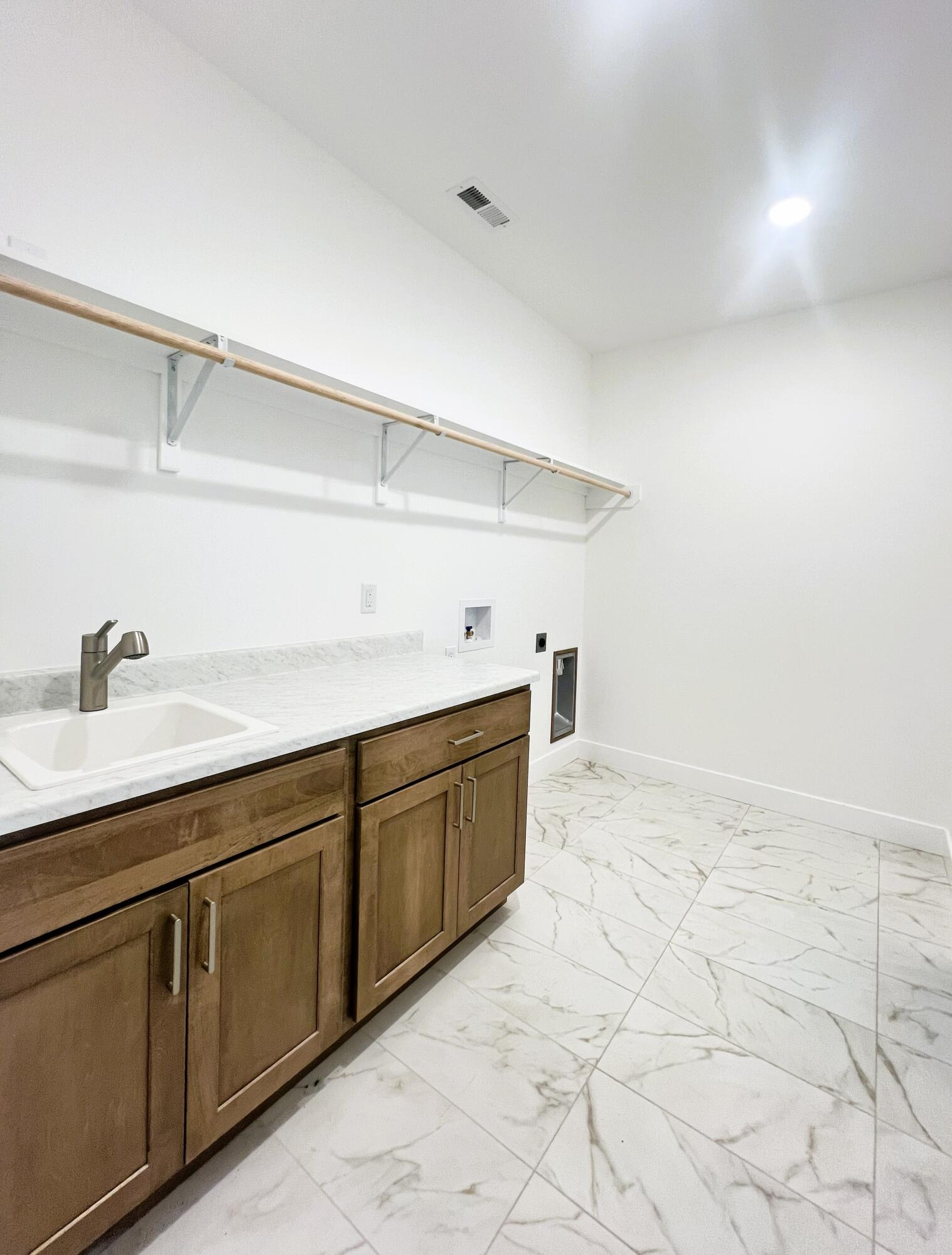 808 Napa Ct Property Photo 9