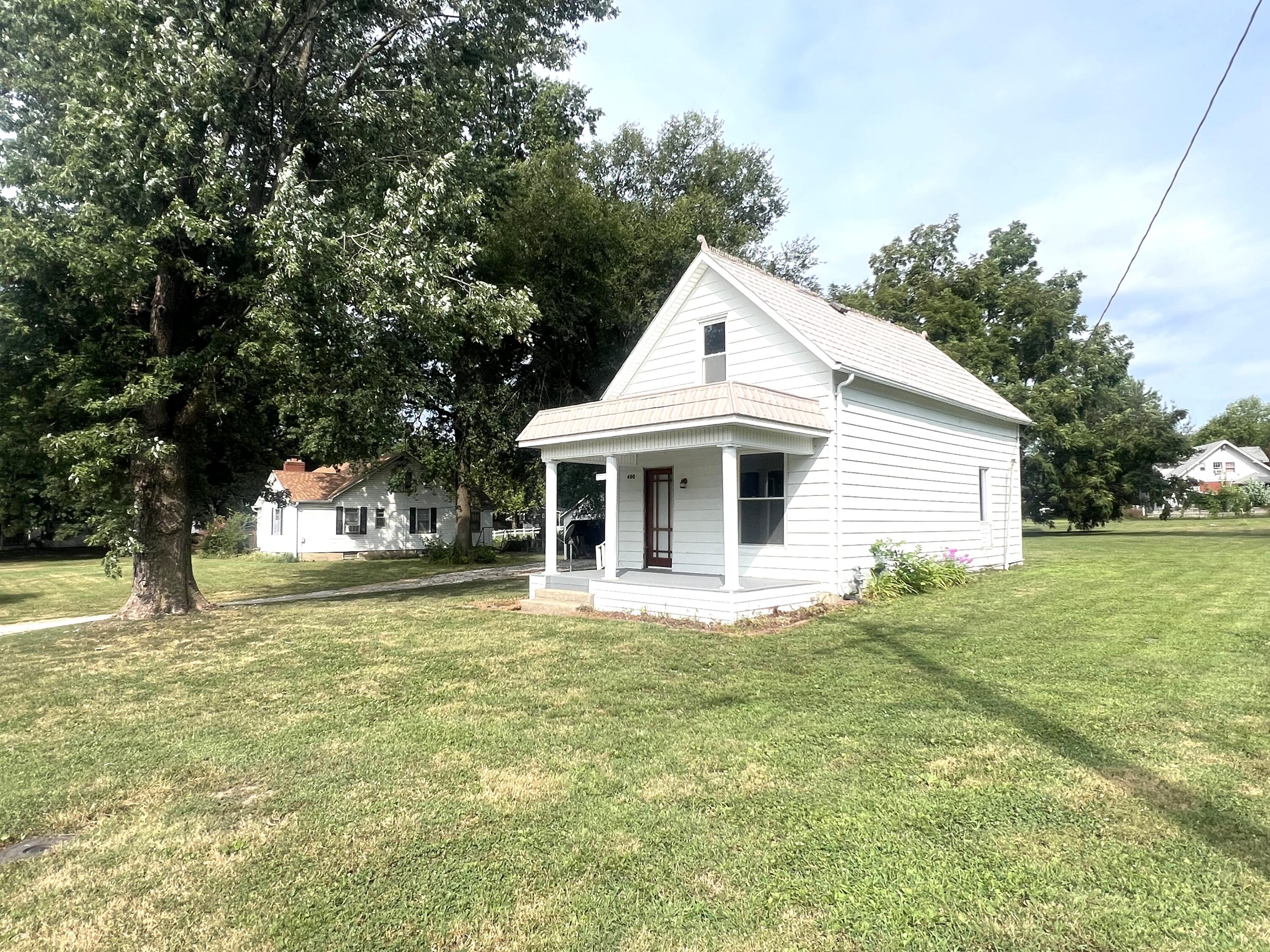 400 4th St Property Photo 1
