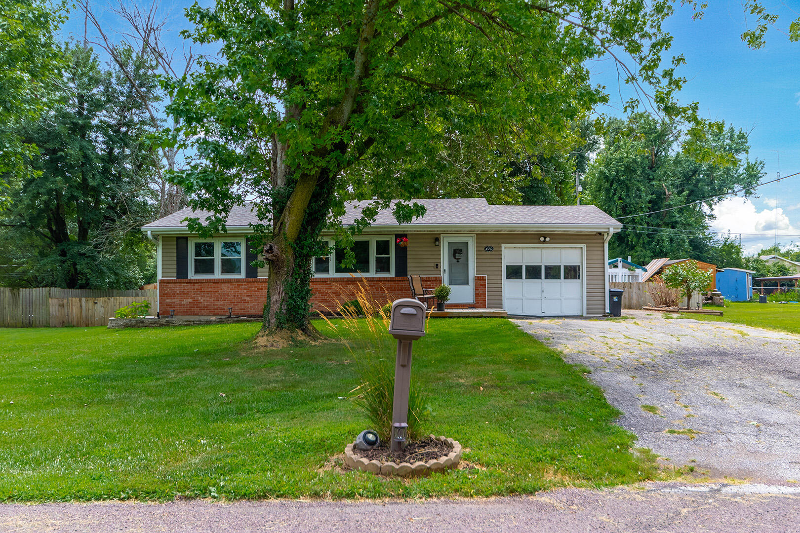 4550 E Lang Dr Property Photo 1