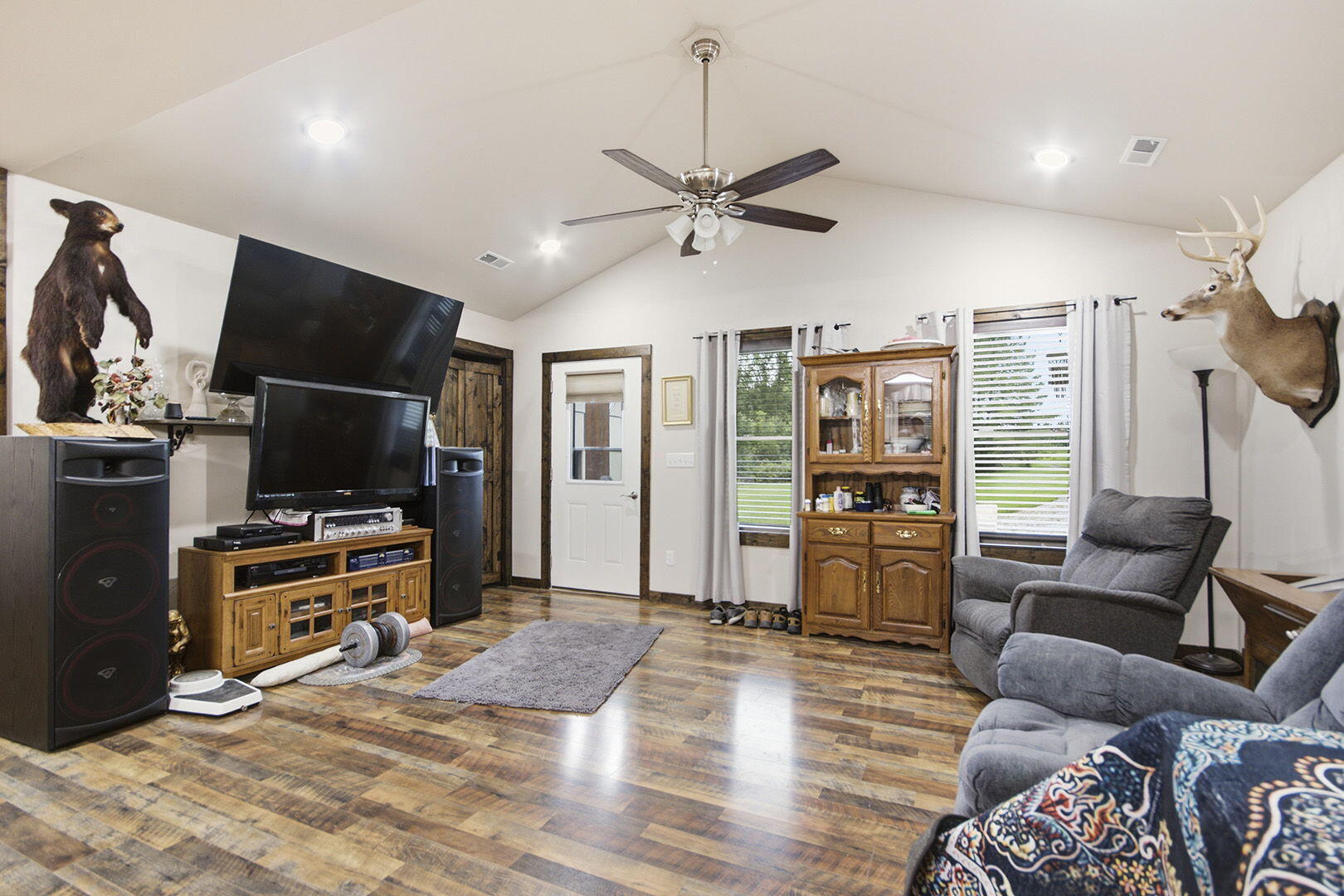 15402 State Highway B Property Photo 5