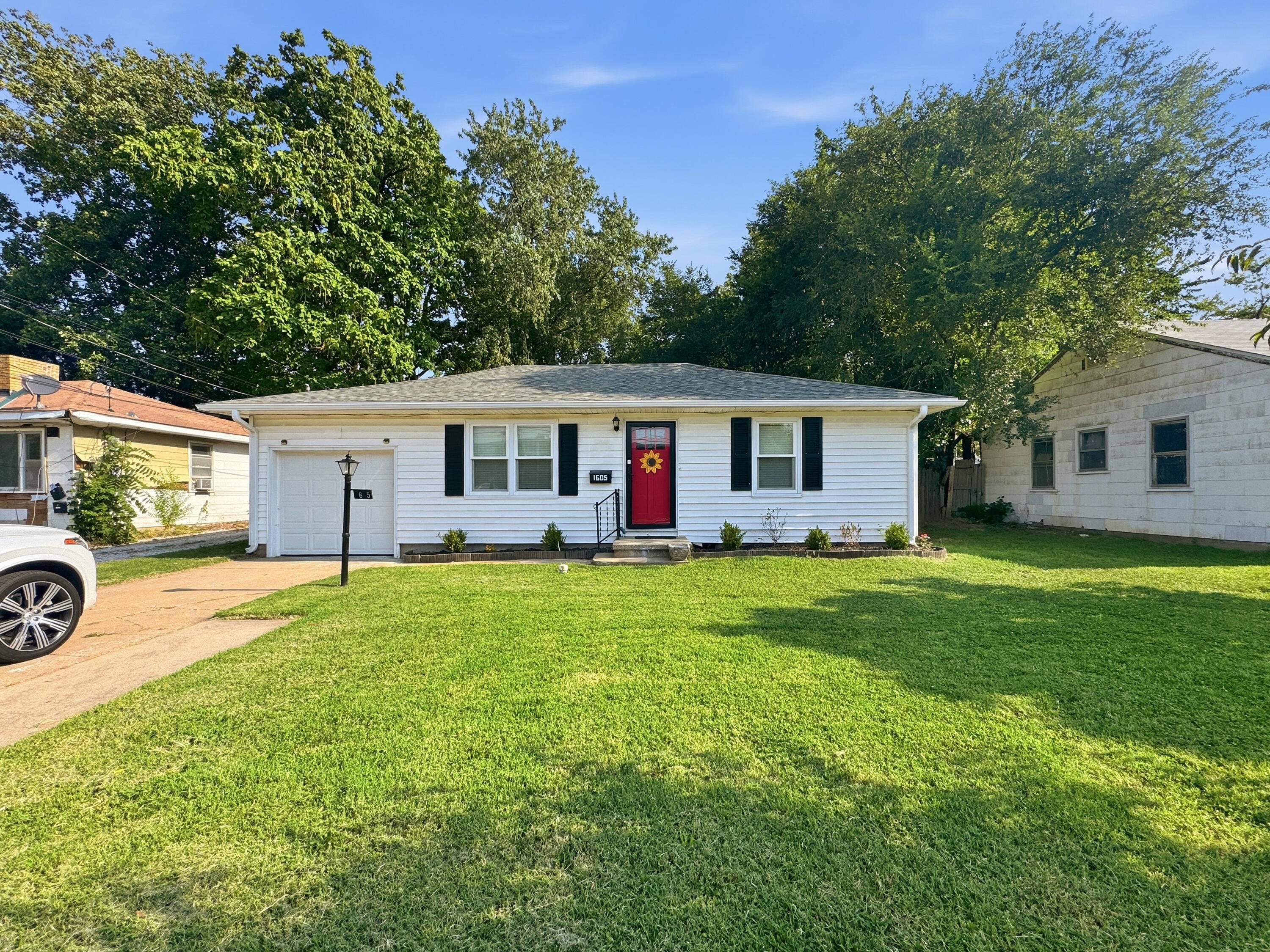 1605 W Worley St Property Photo 1