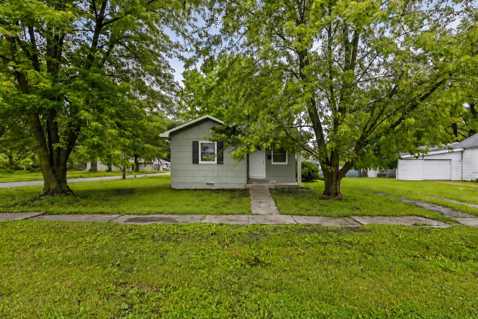 451 S Allen St Property Photo 3