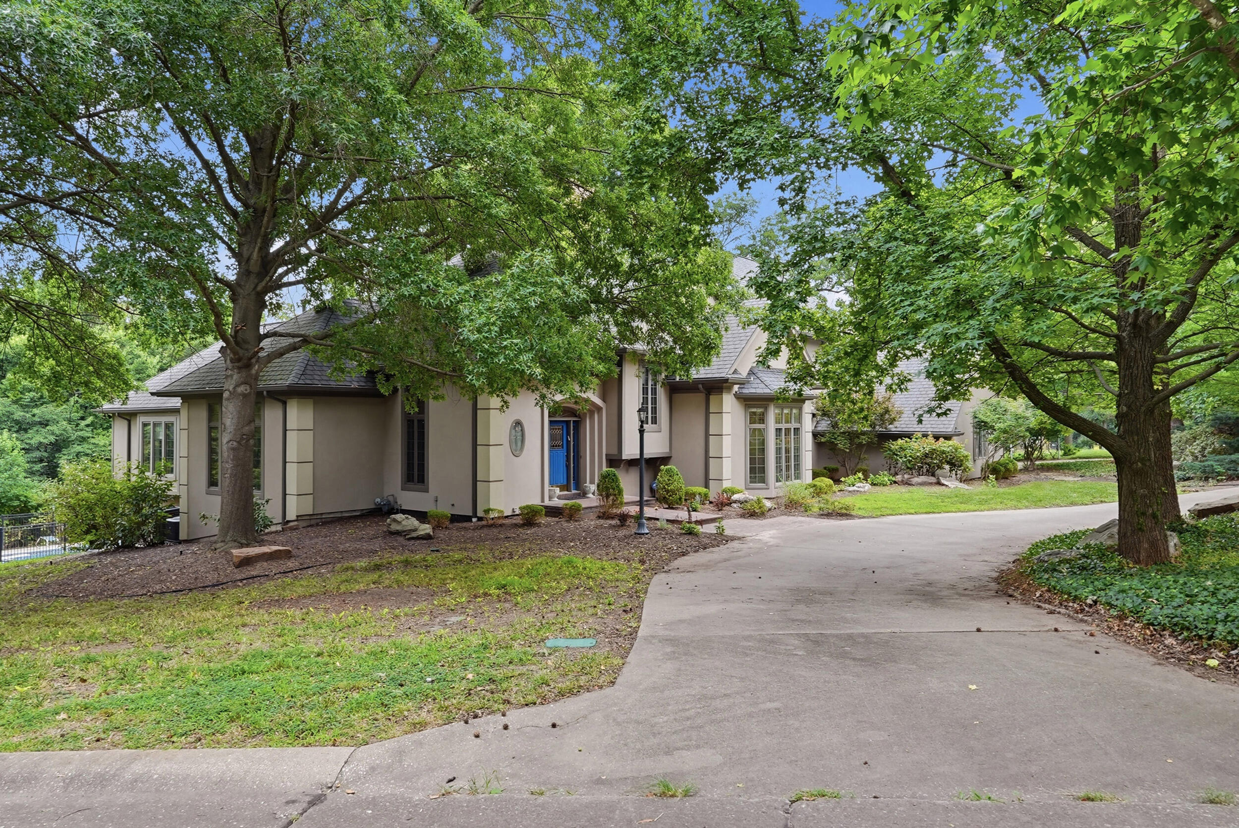 801 Rollins Rd Property Photo 1