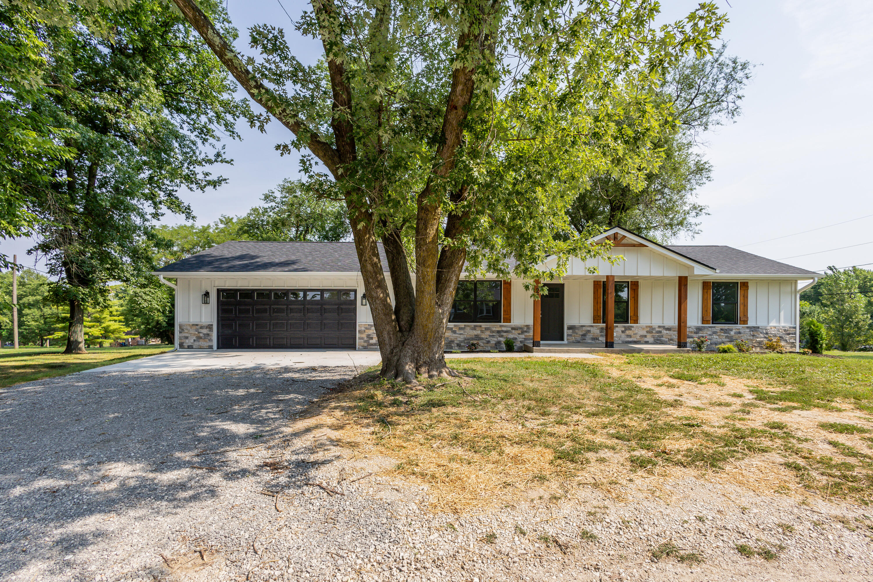 25 E Poplar Hill Dr Property Photo 1