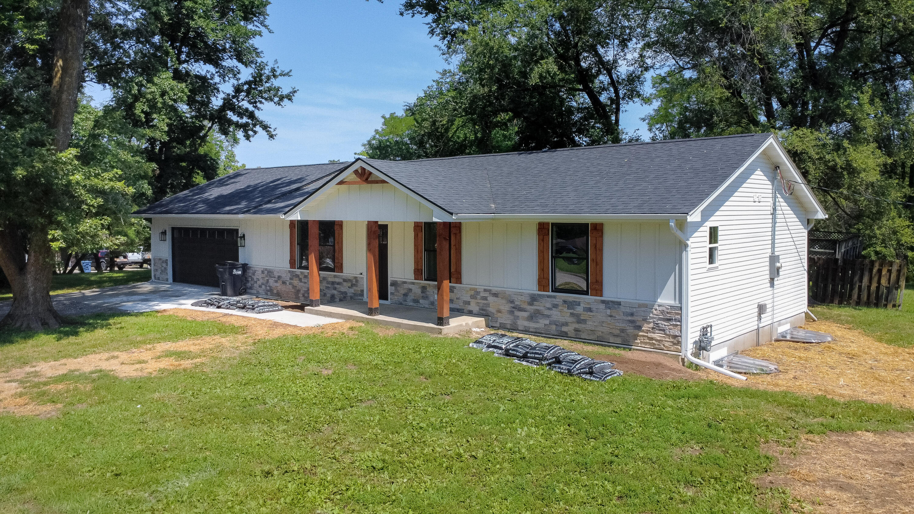 25 E Poplar Hill Dr Property Photo 2