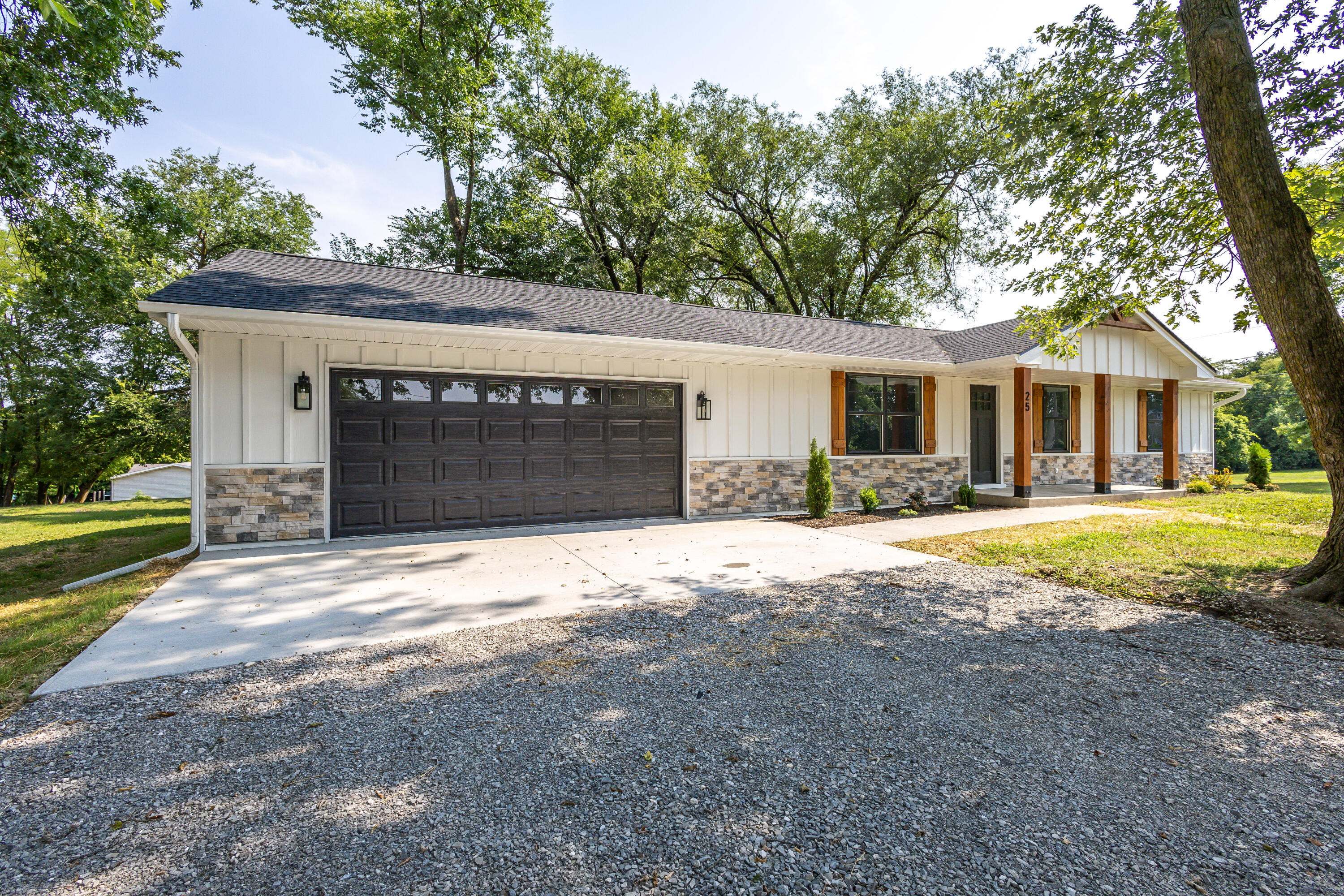 25 E Poplar Hill Dr Property Photo 3