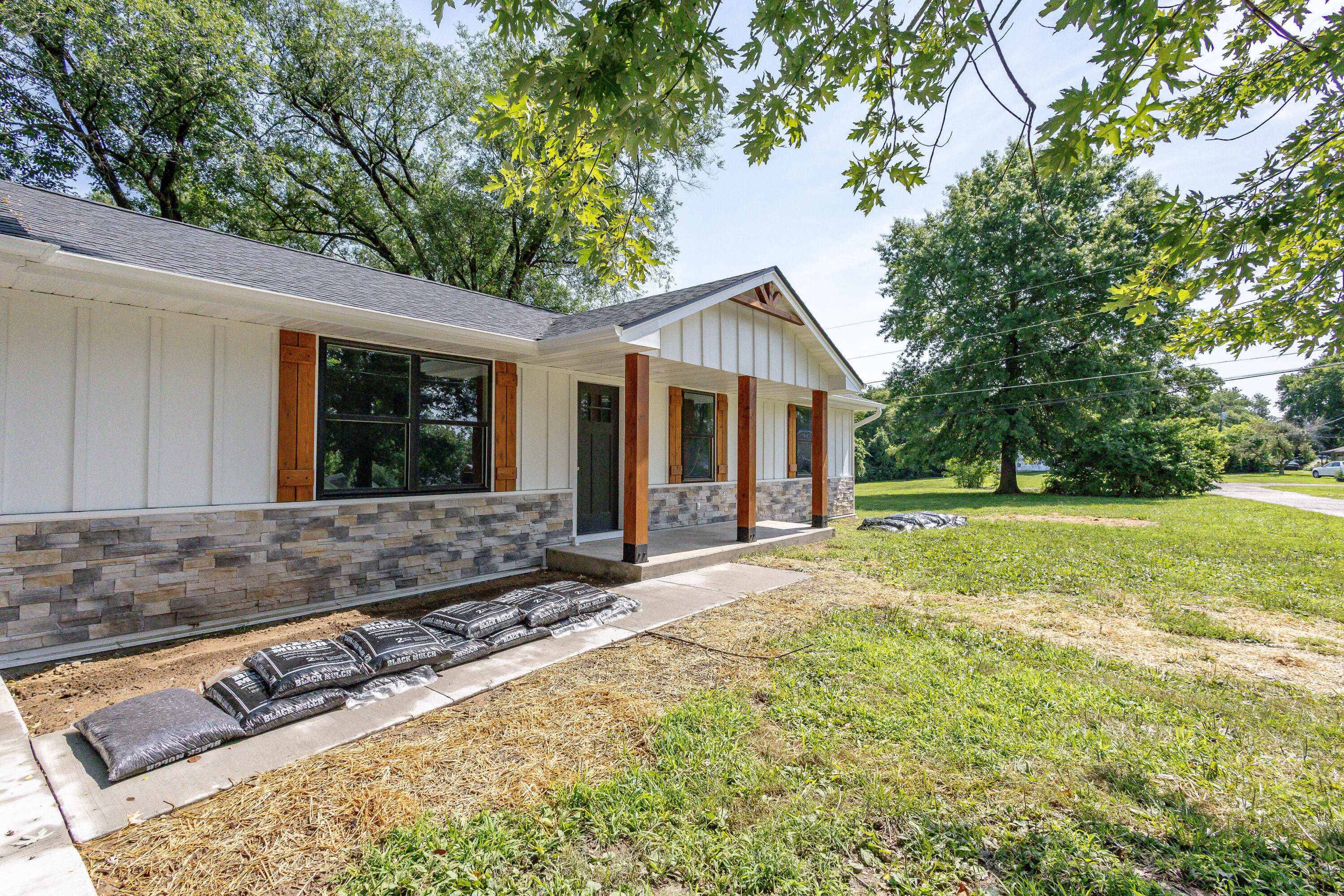 25 E Poplar Hill Dr Property Photo 4