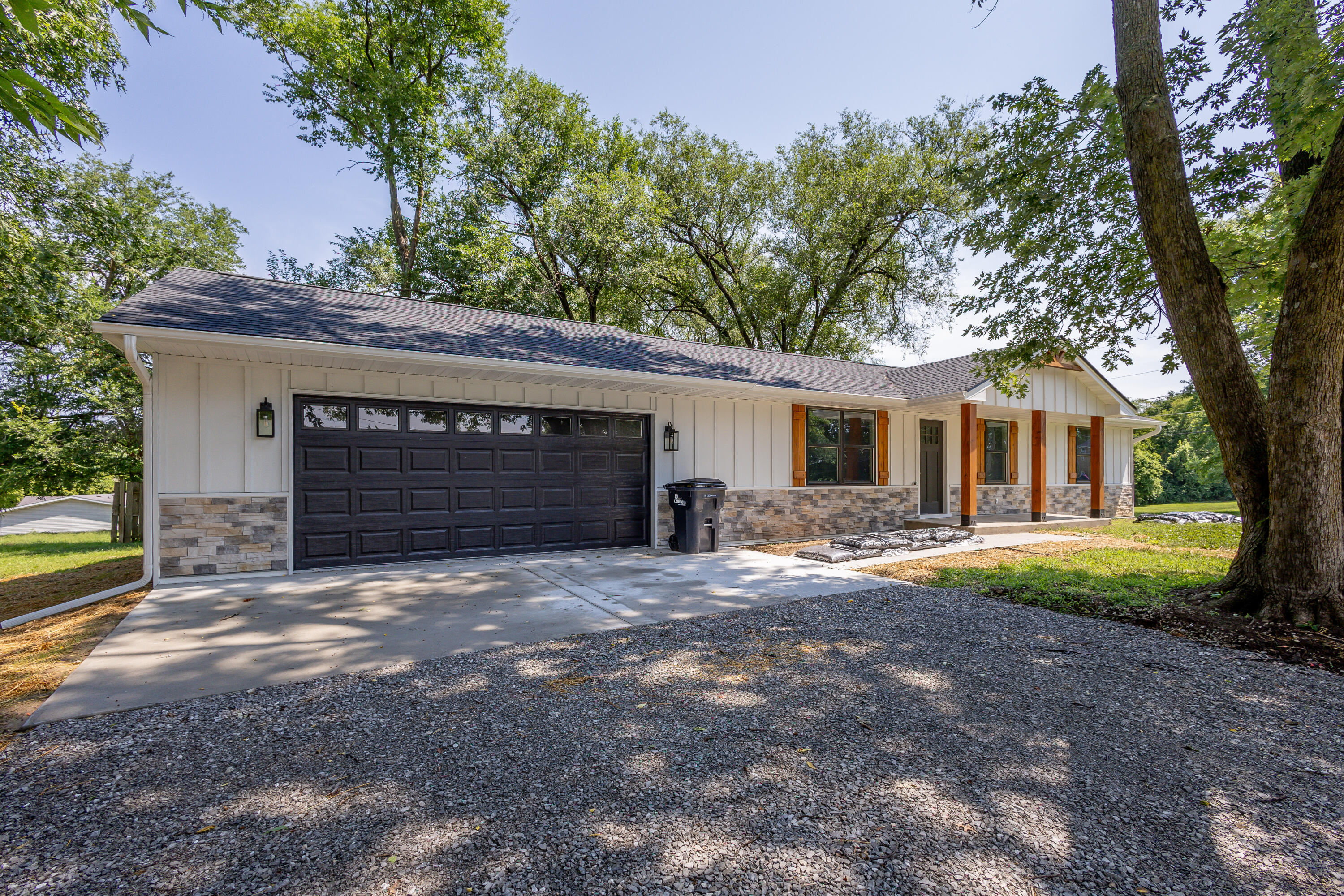 25 E Poplar Hill Dr Property Photo 39