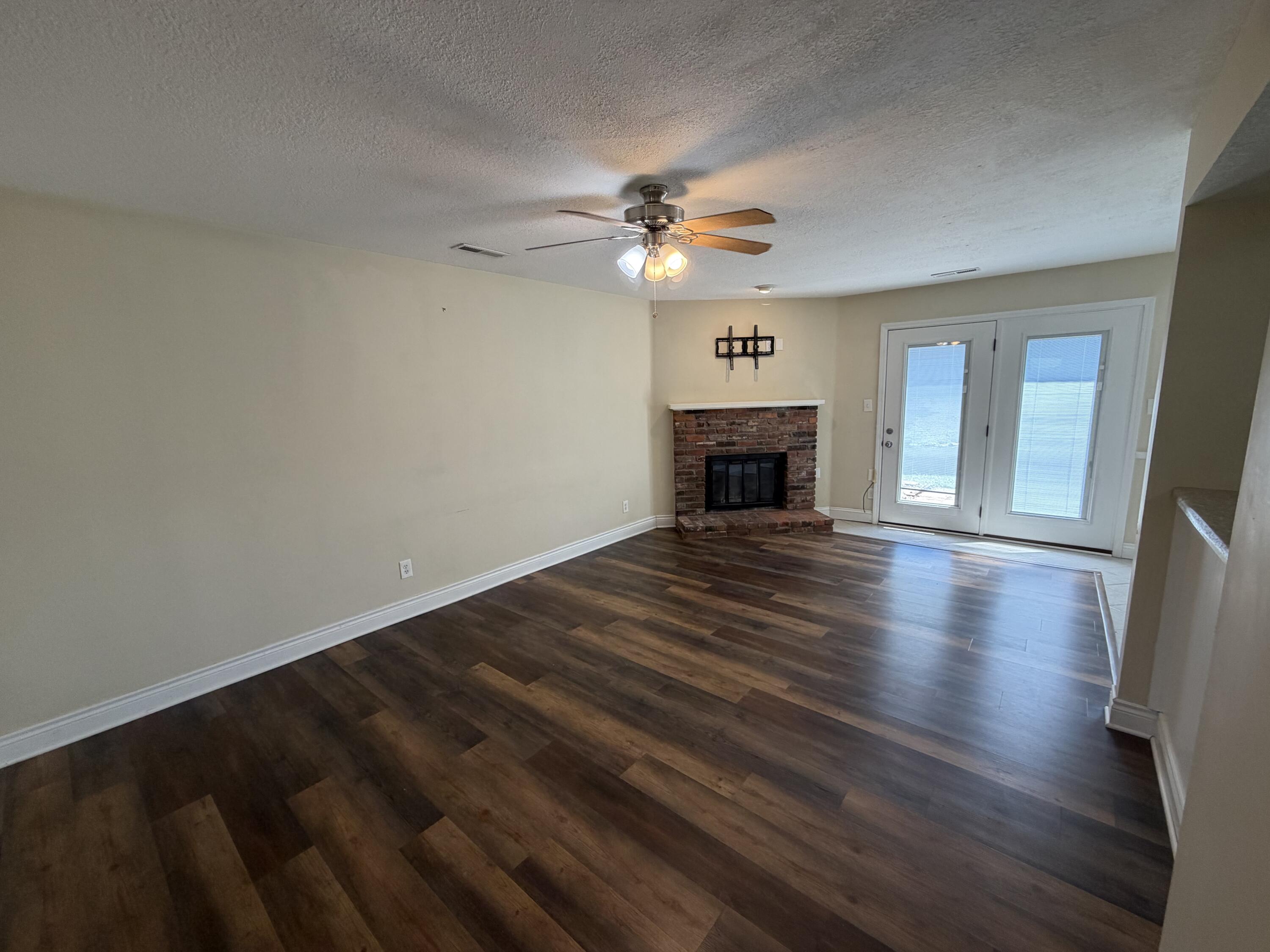 2032 Waterfront Dr D Property Photo 8