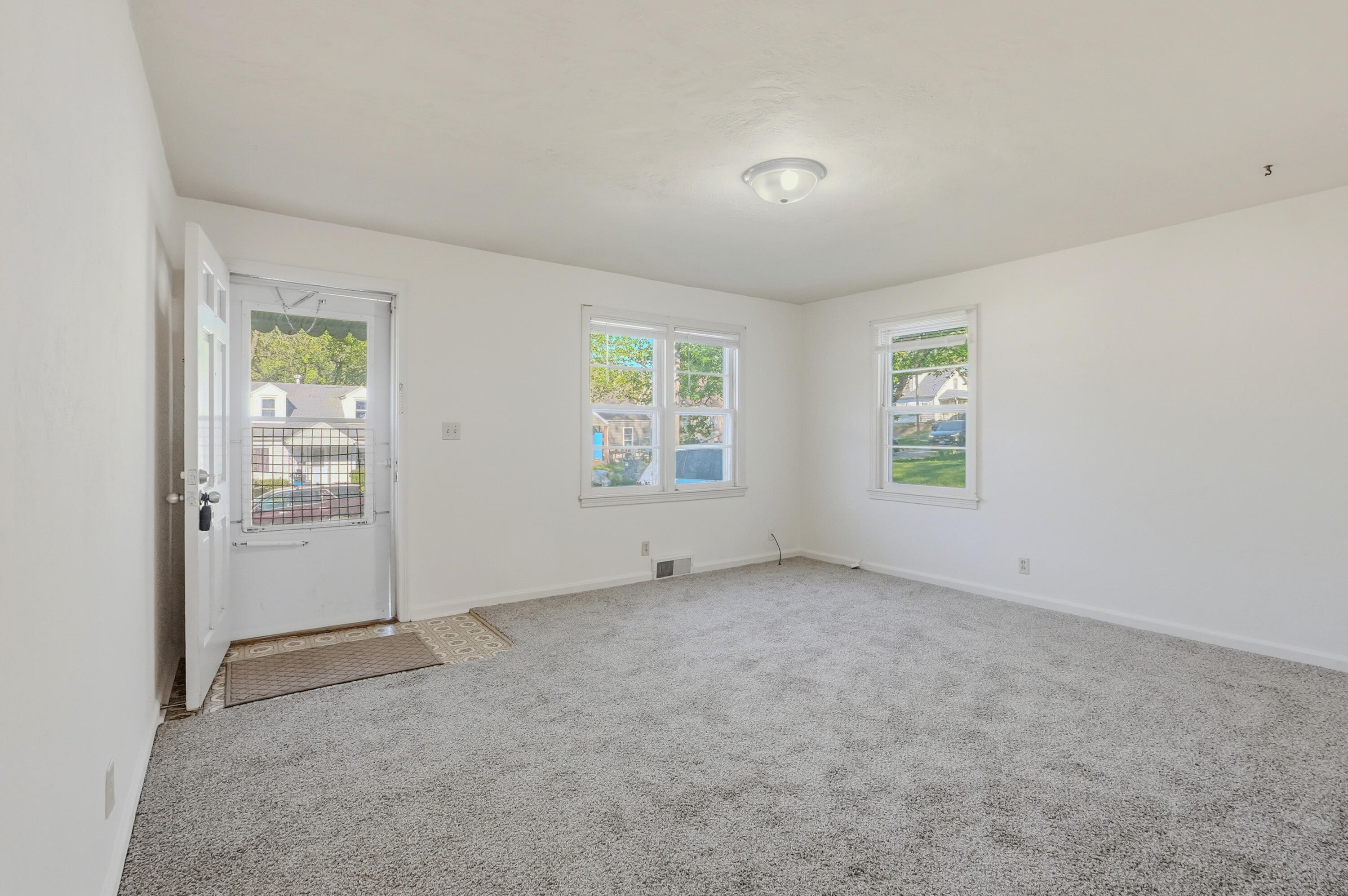 1212 3rd St Property Photo 3