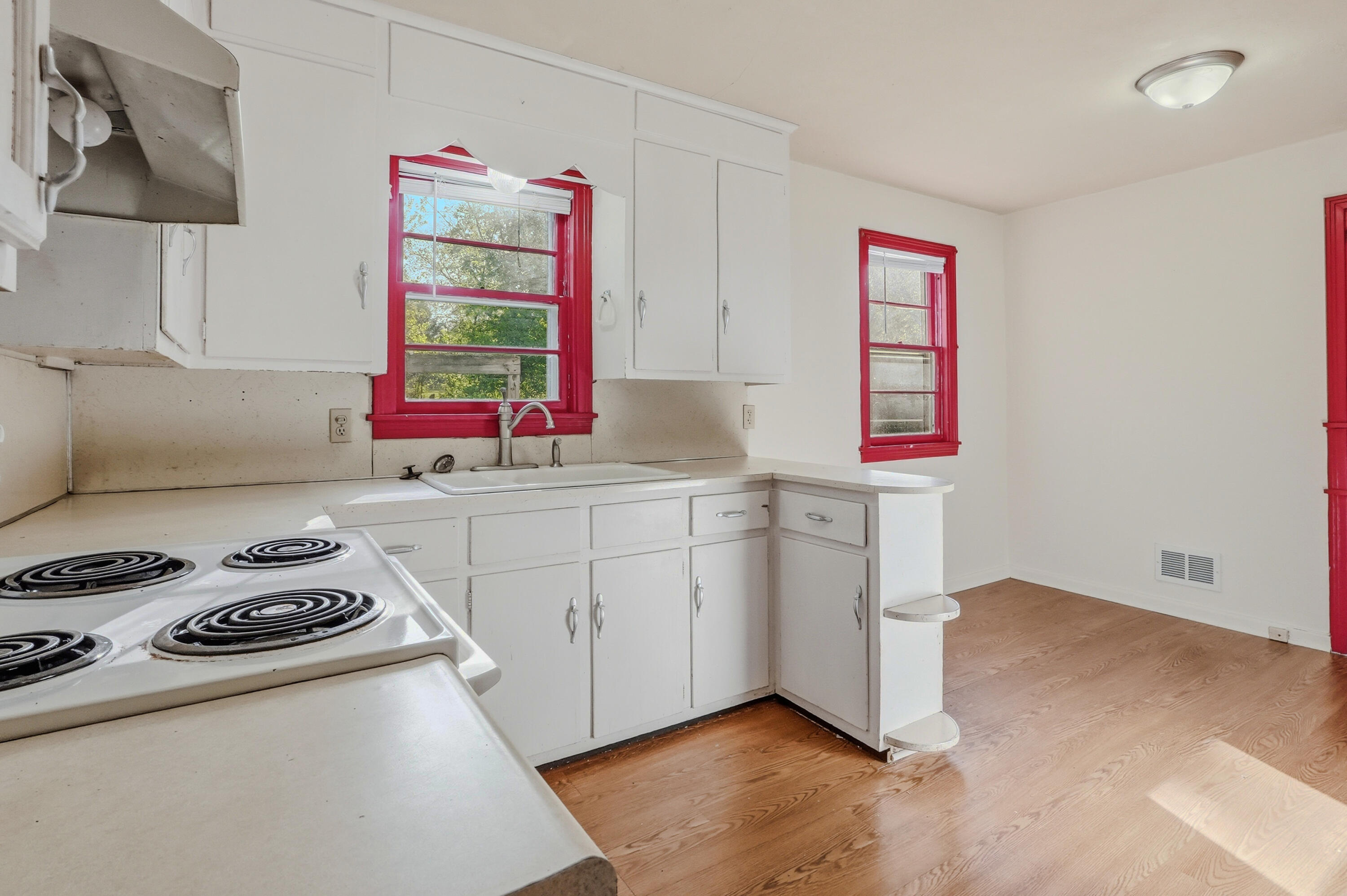 1212 3rd St Property Photo 6