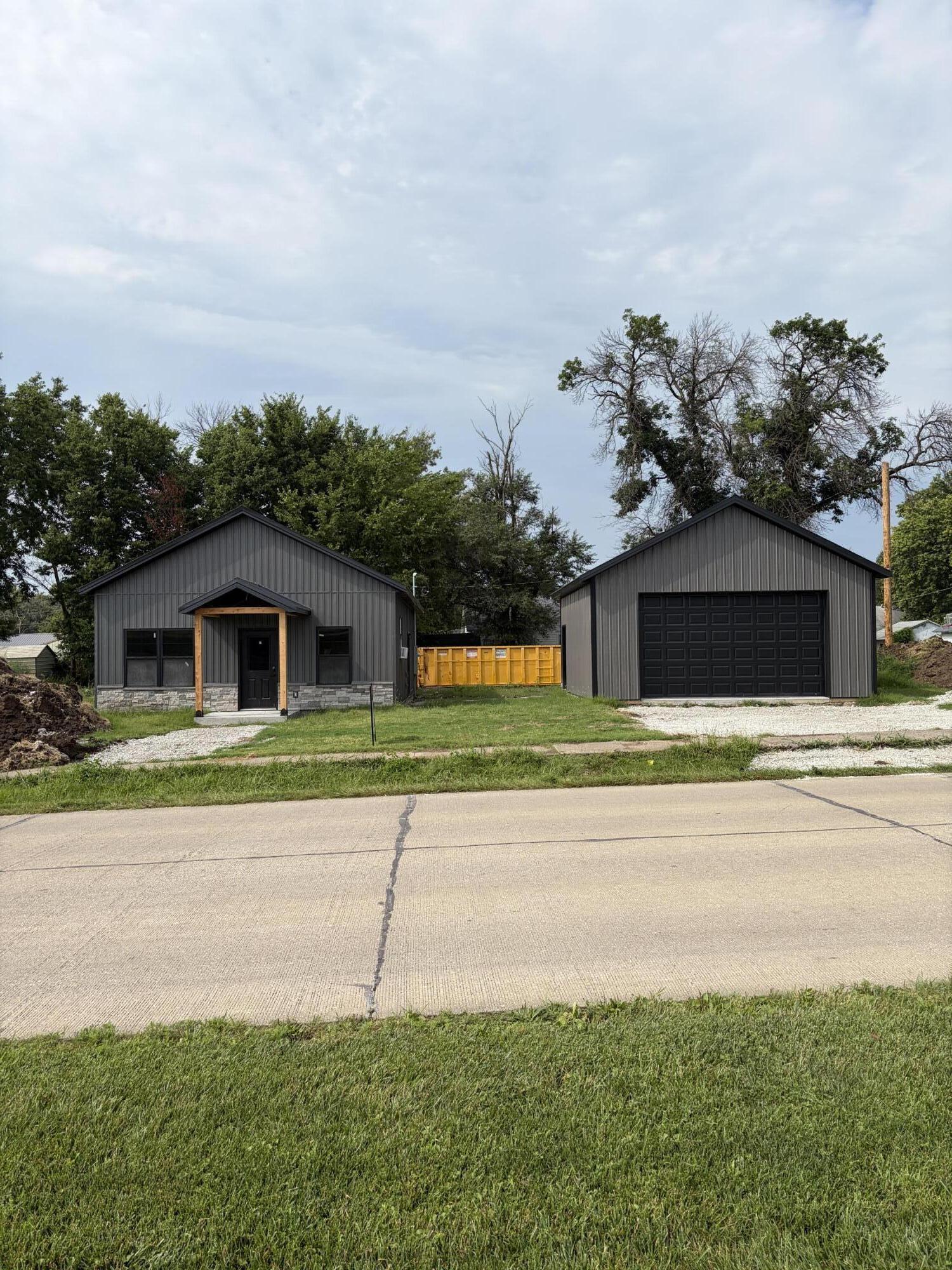1315 W LIBERTY ST Property Photo 1