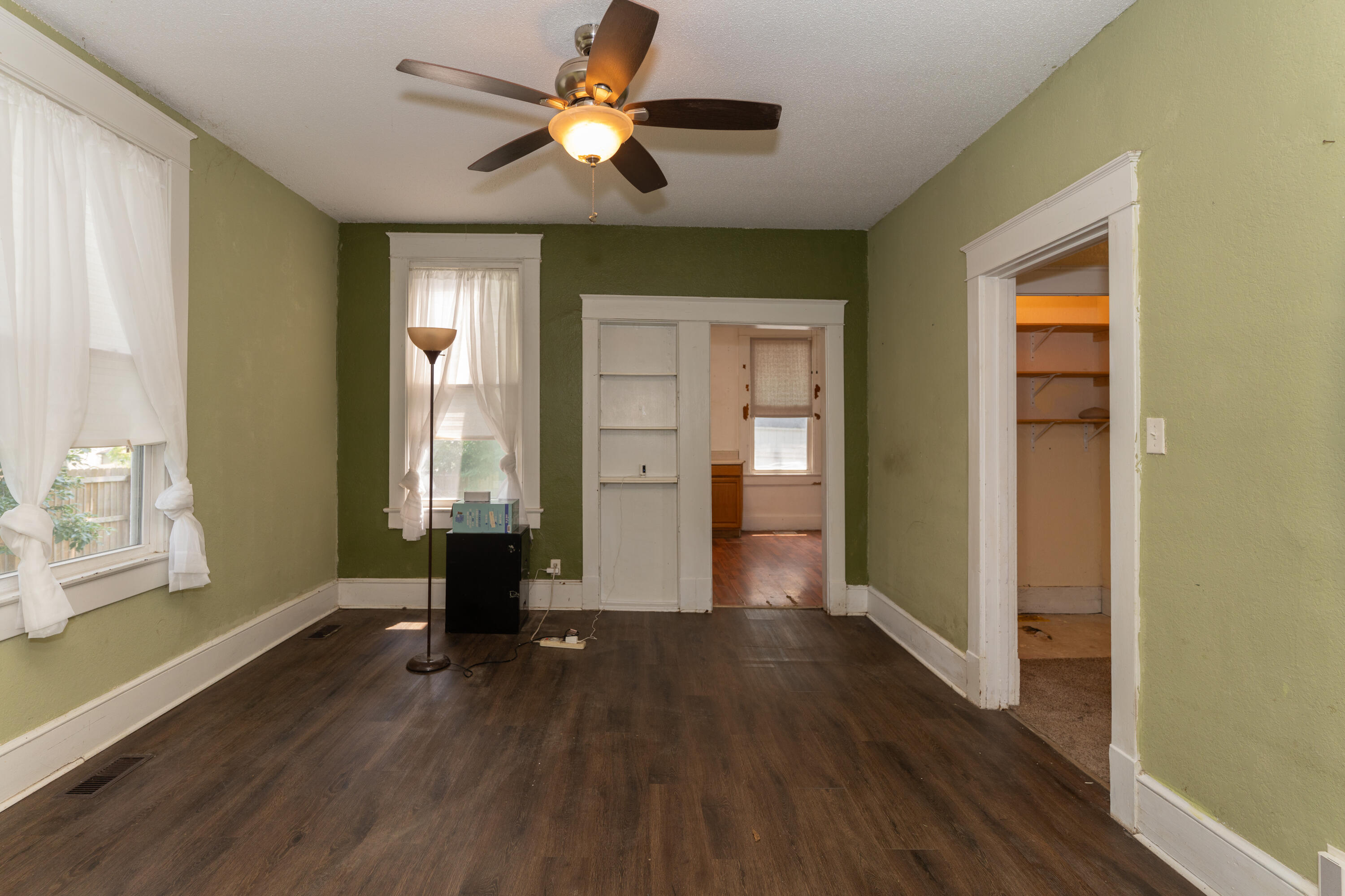 334 E Rollins St Property Photo 5