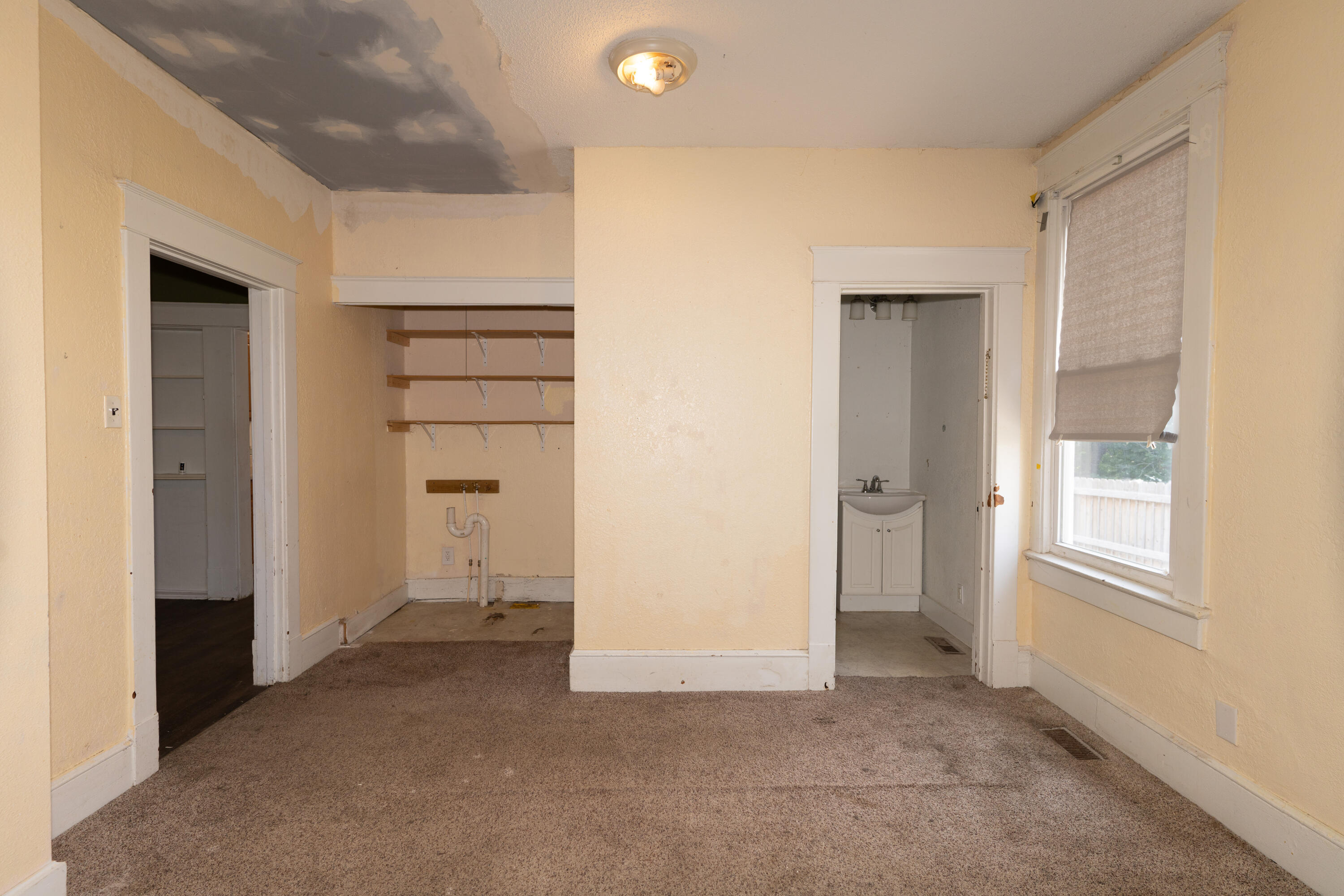 334 E Rollins St Property Photo 7