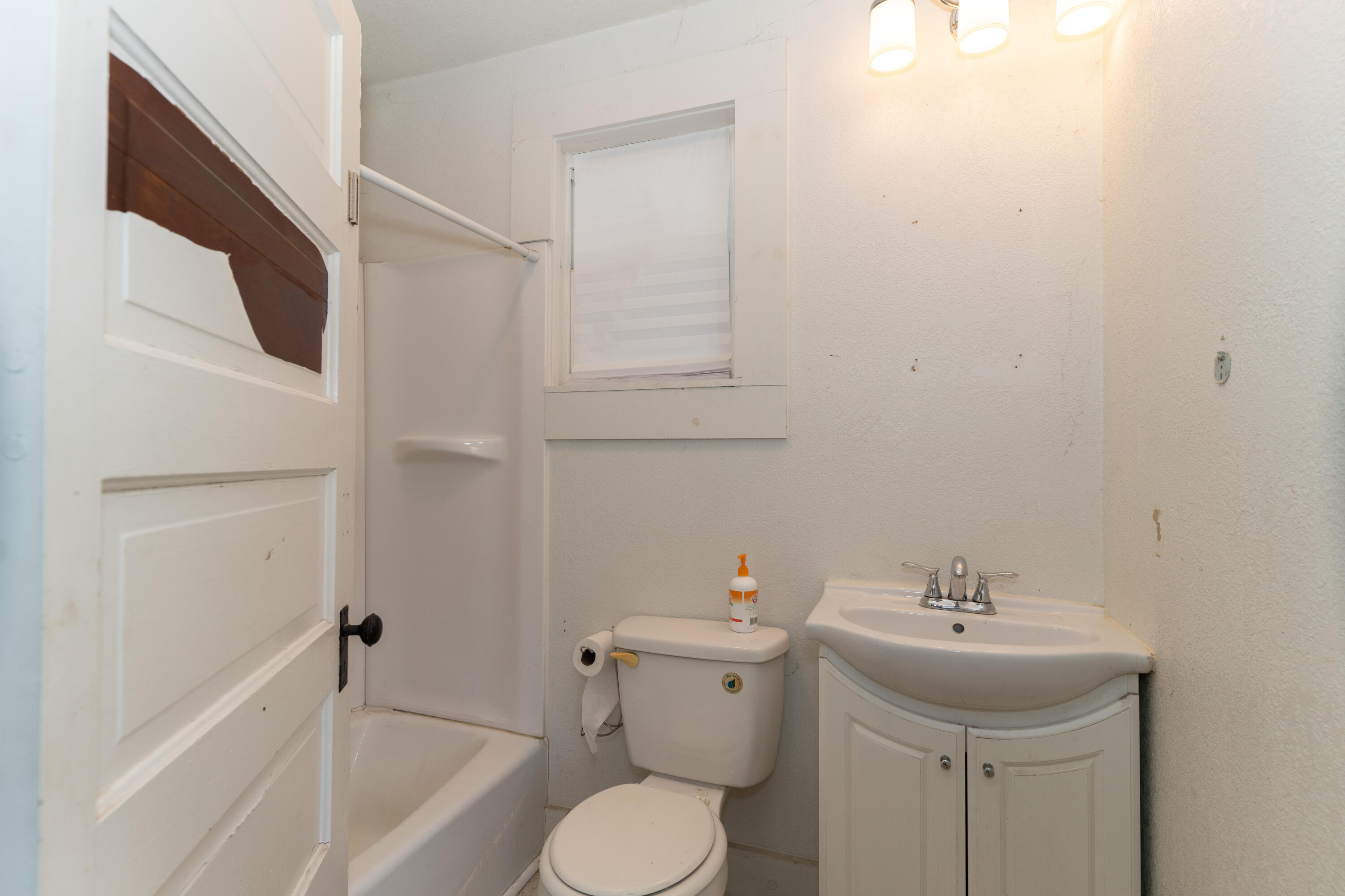 334 E Rollins St Property Photo 8