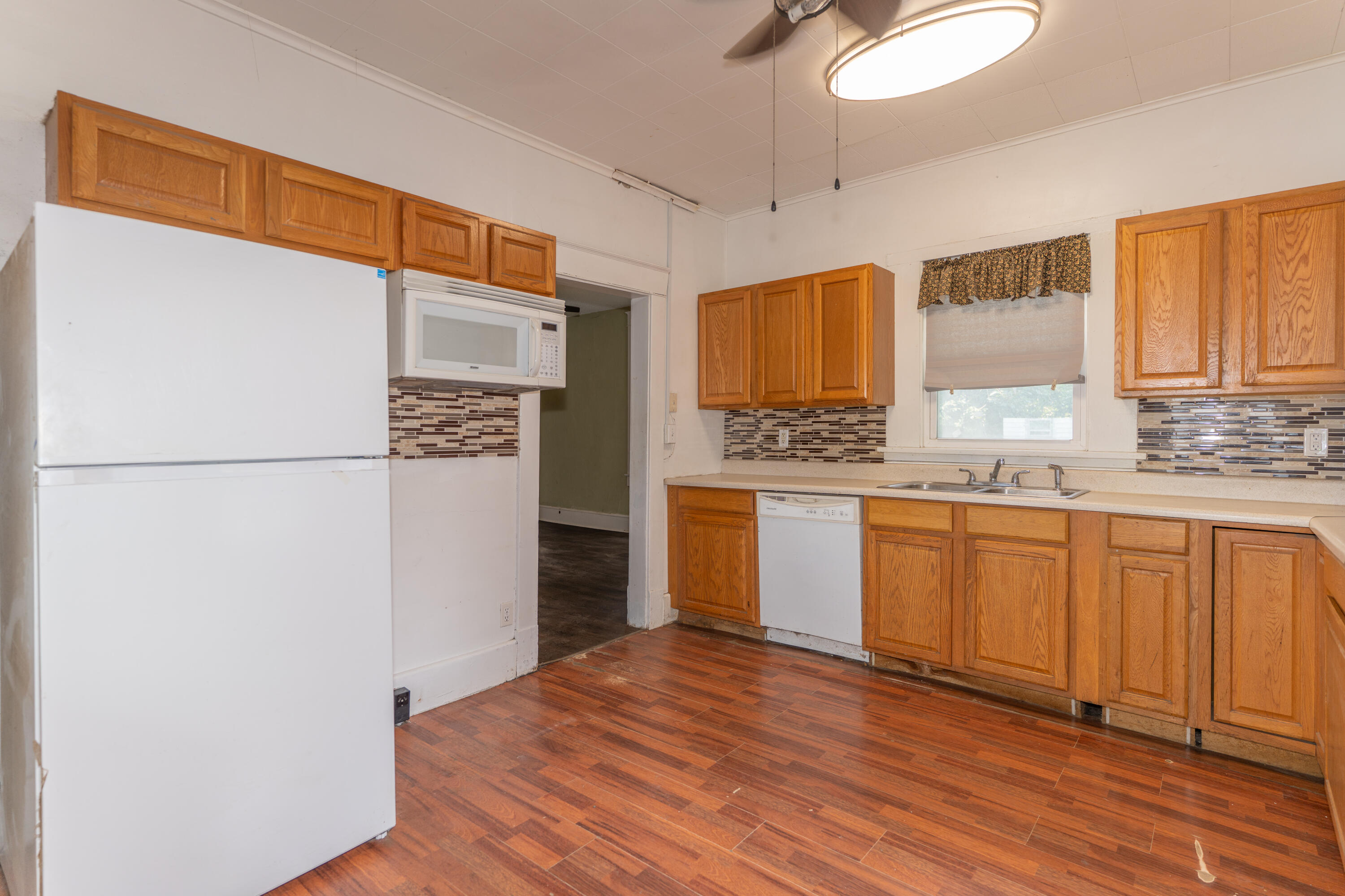 334 E Rollins St Property Photo 9