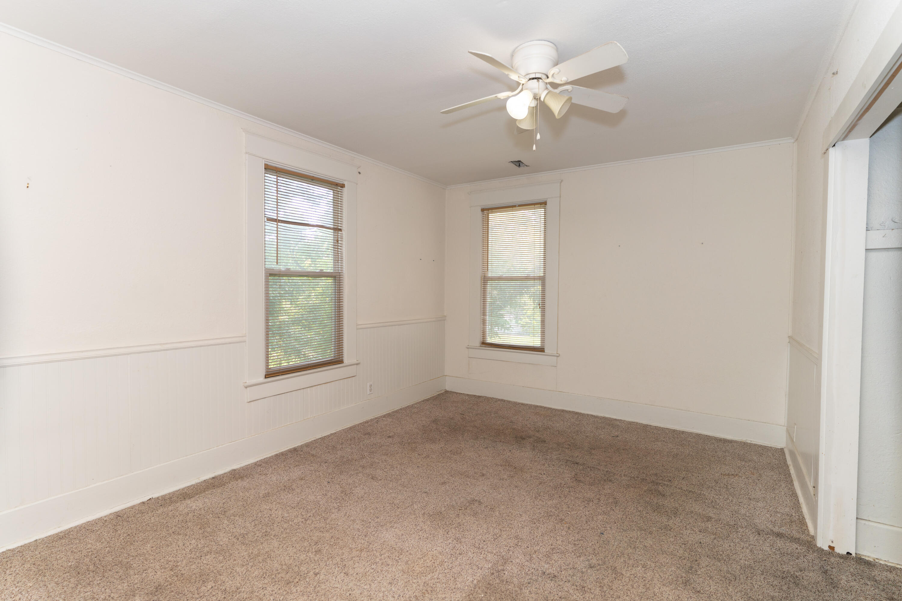 334 E Rollins St Property Photo 12