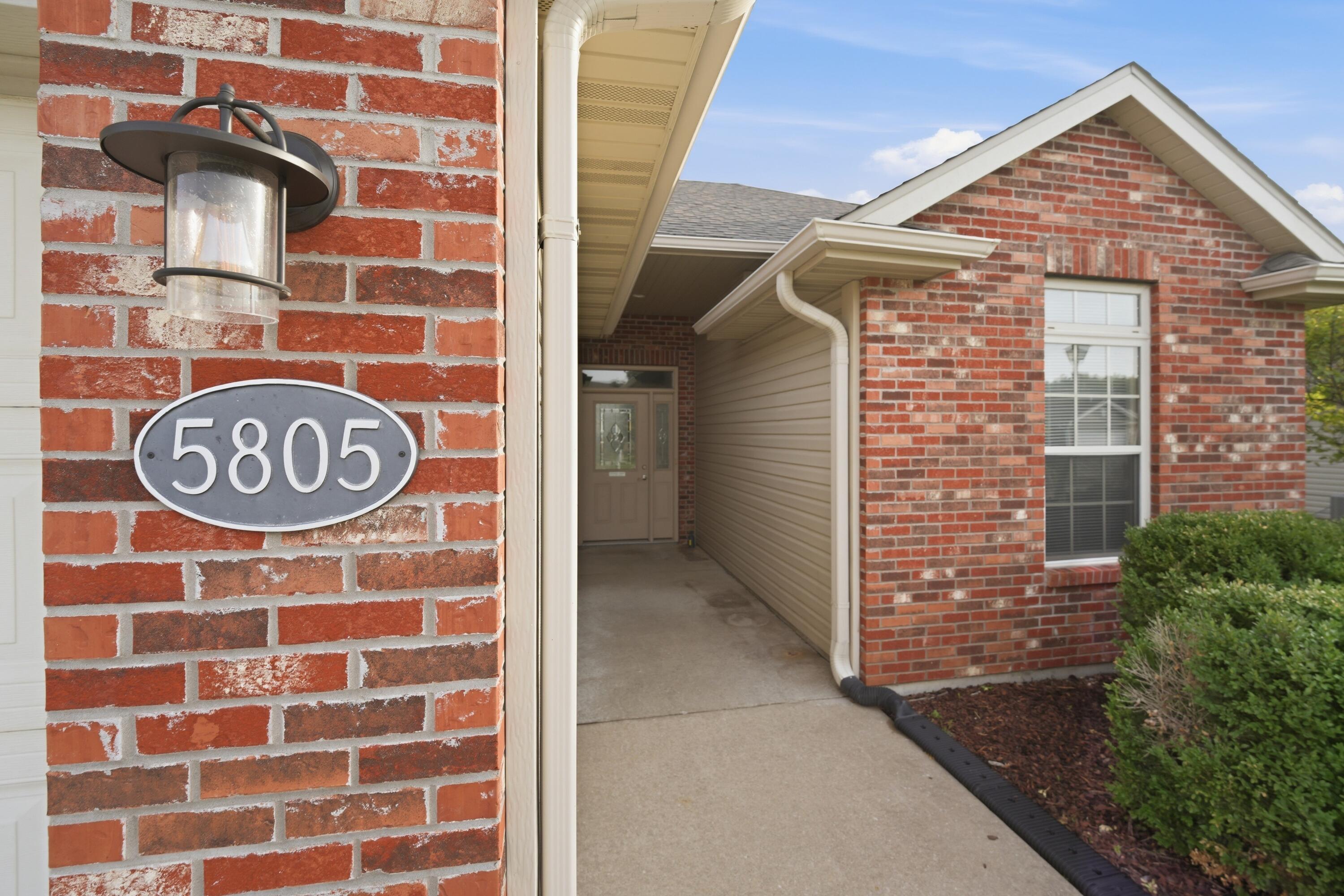 5805 Mahon Dr Property Photo 4