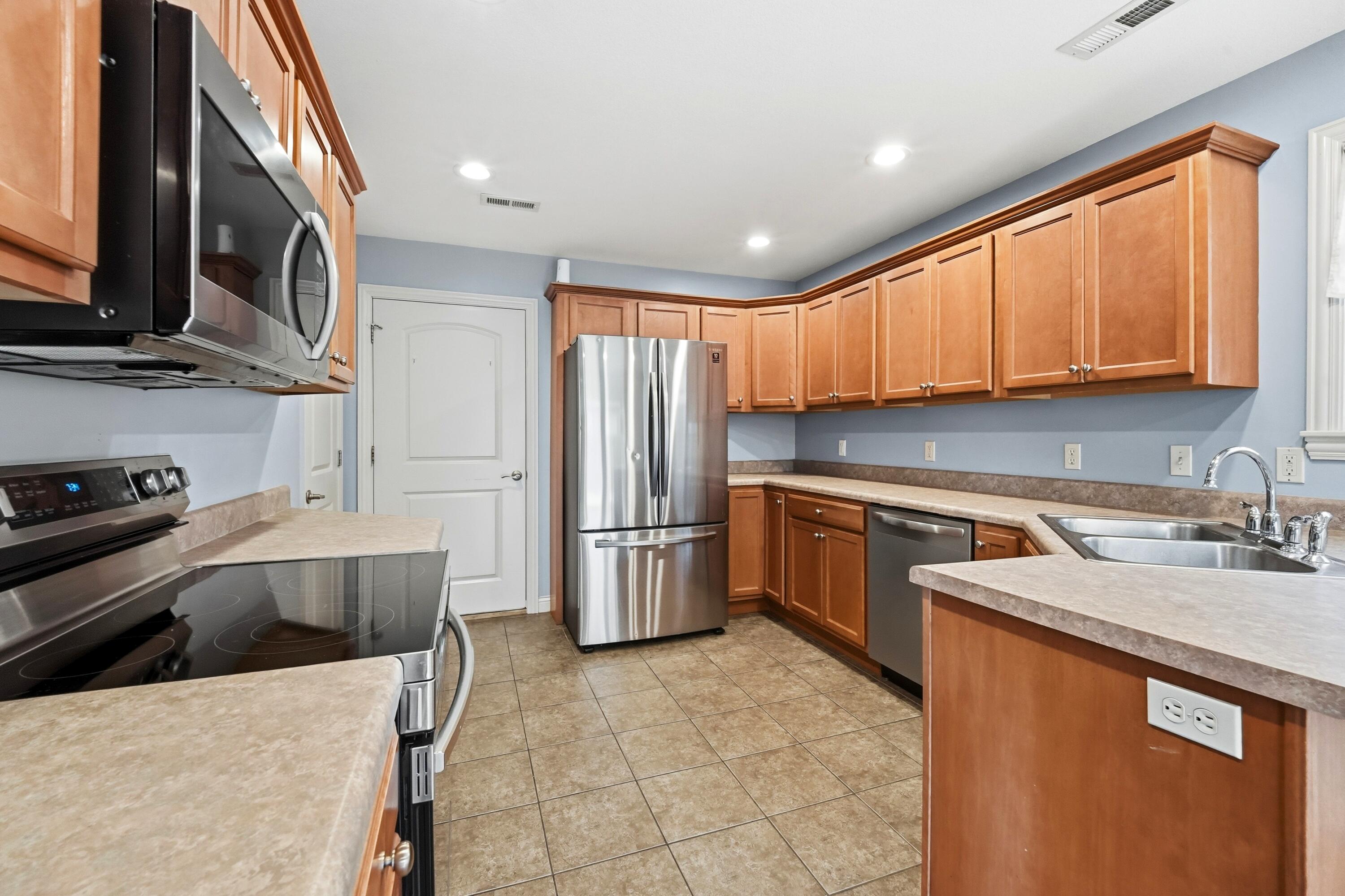 5805 Mahon Dr Property Photo 5