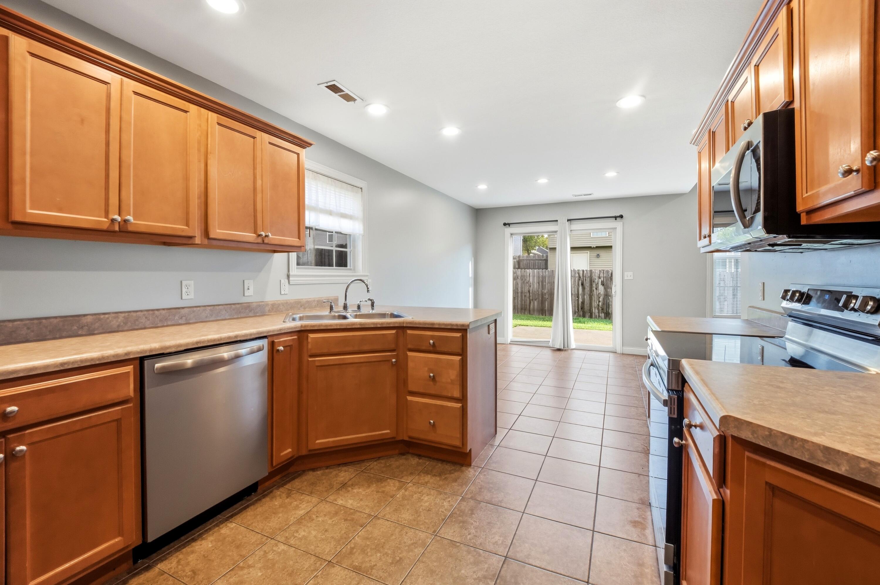 5805 Mahon Dr Property Photo 6