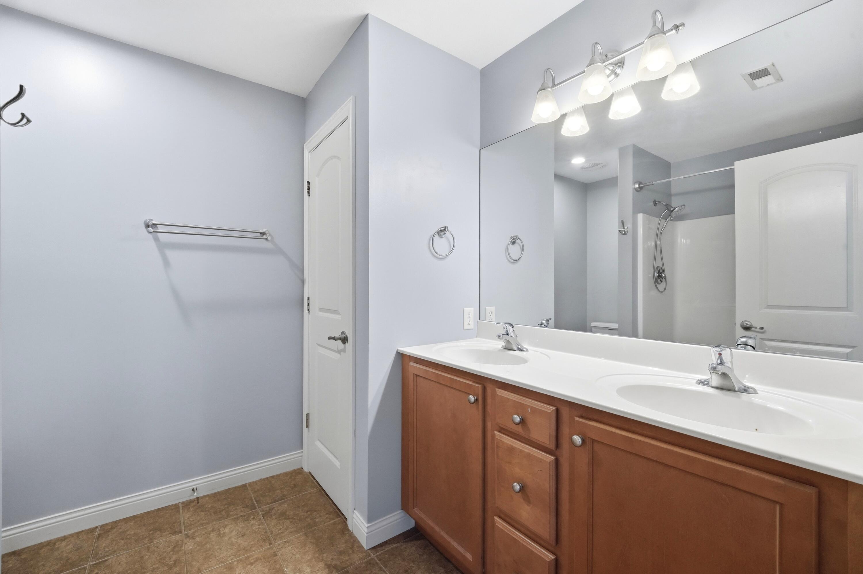 5805 Mahon Dr Property Photo 16