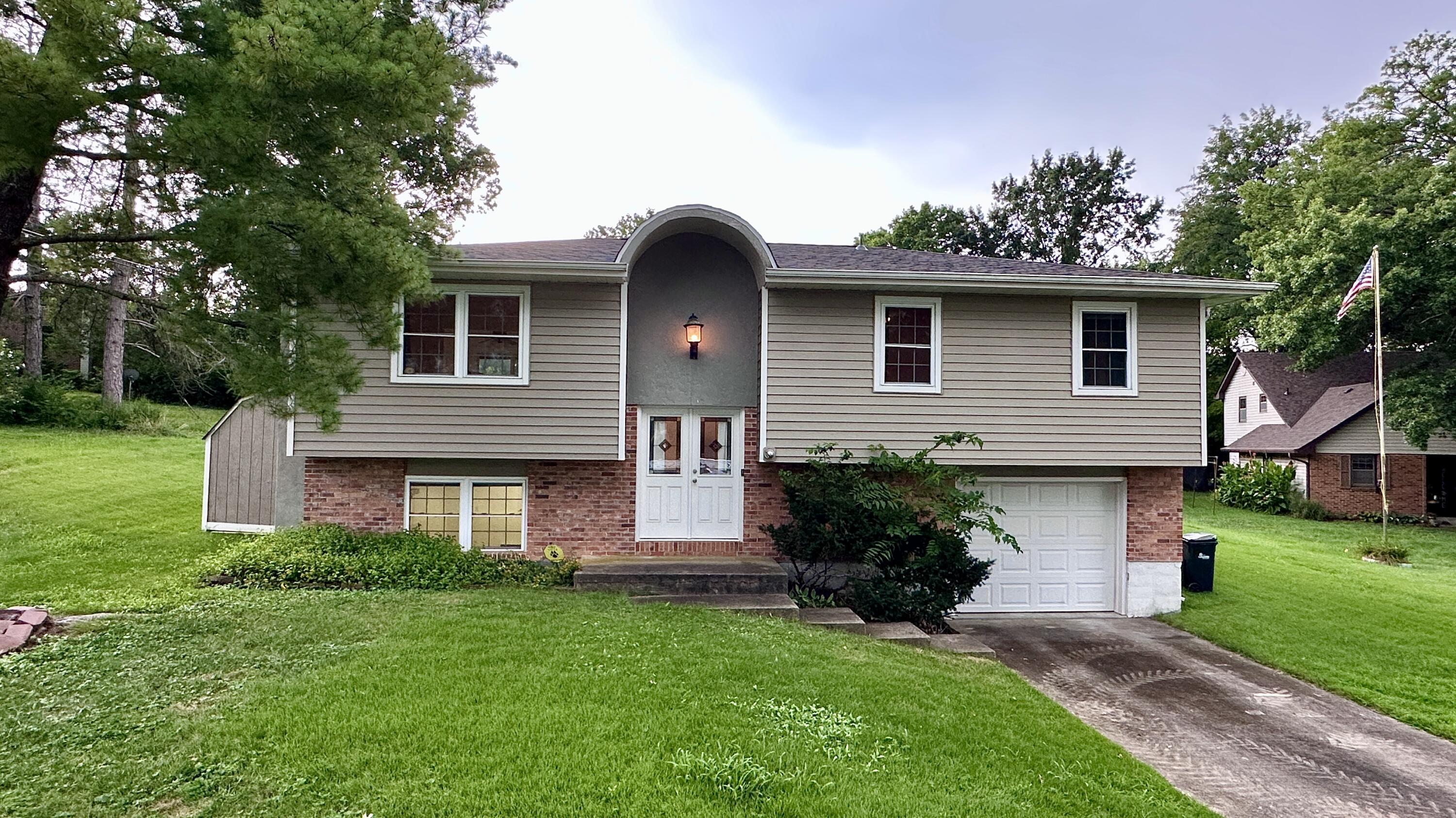2616 Pine Dr Property Photo 2
