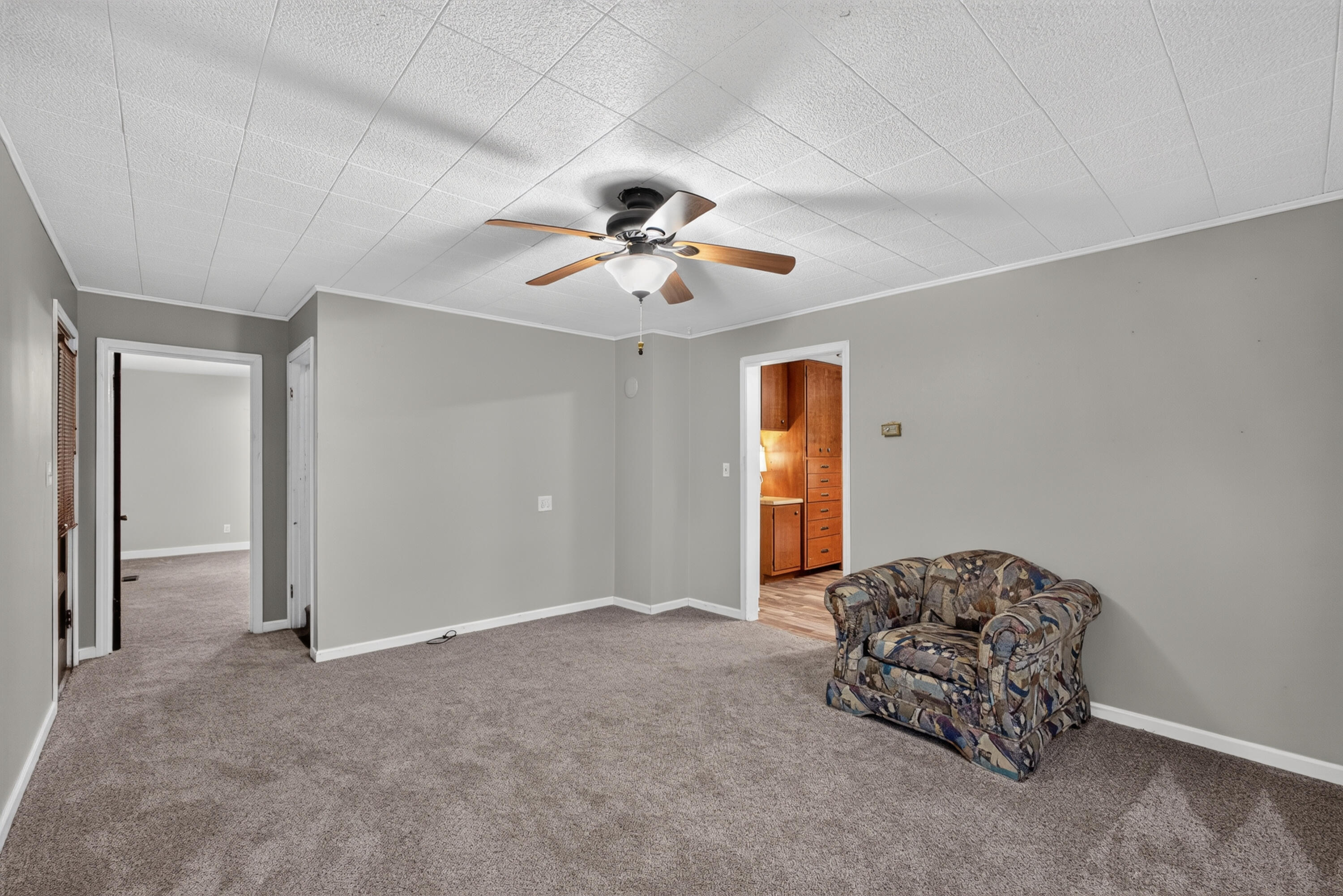 515 E Booth St Property Photo 3