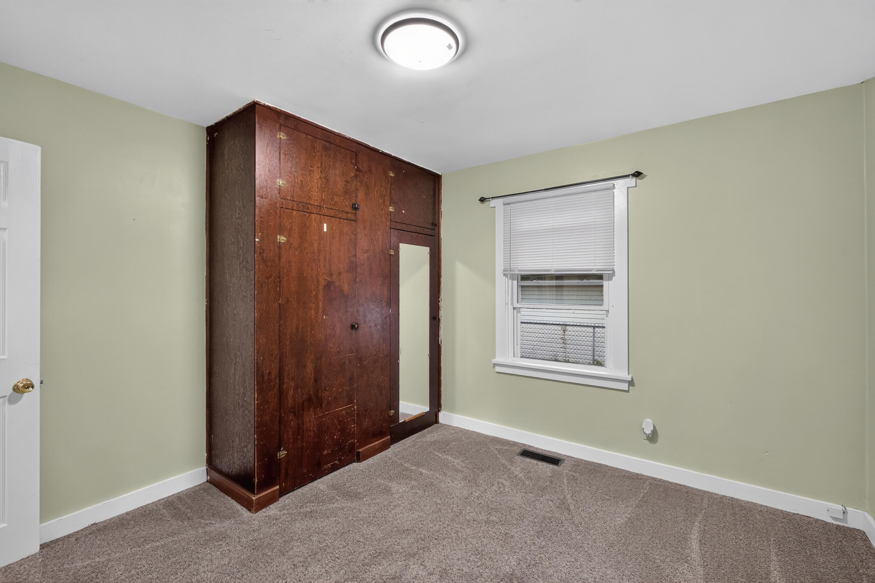 515 E Booth St Property Photo 13