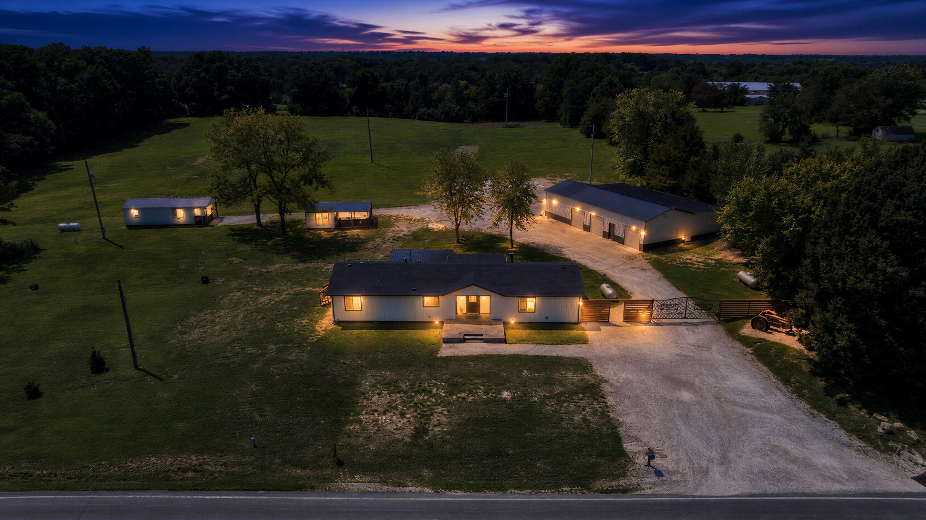 1352 State Road Ww Property Photo 1