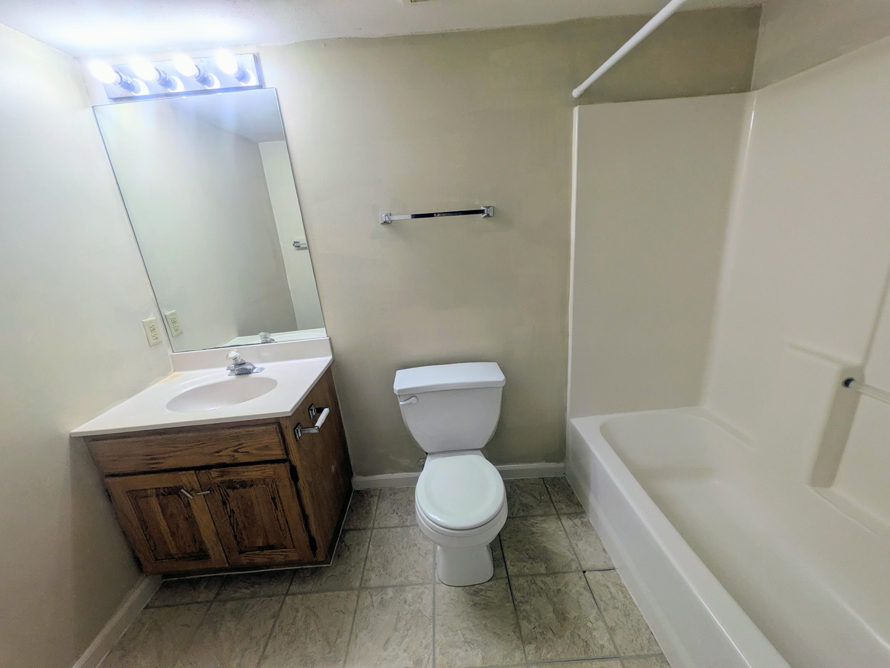 32 N Cedar Lake Dr Property Photo 9