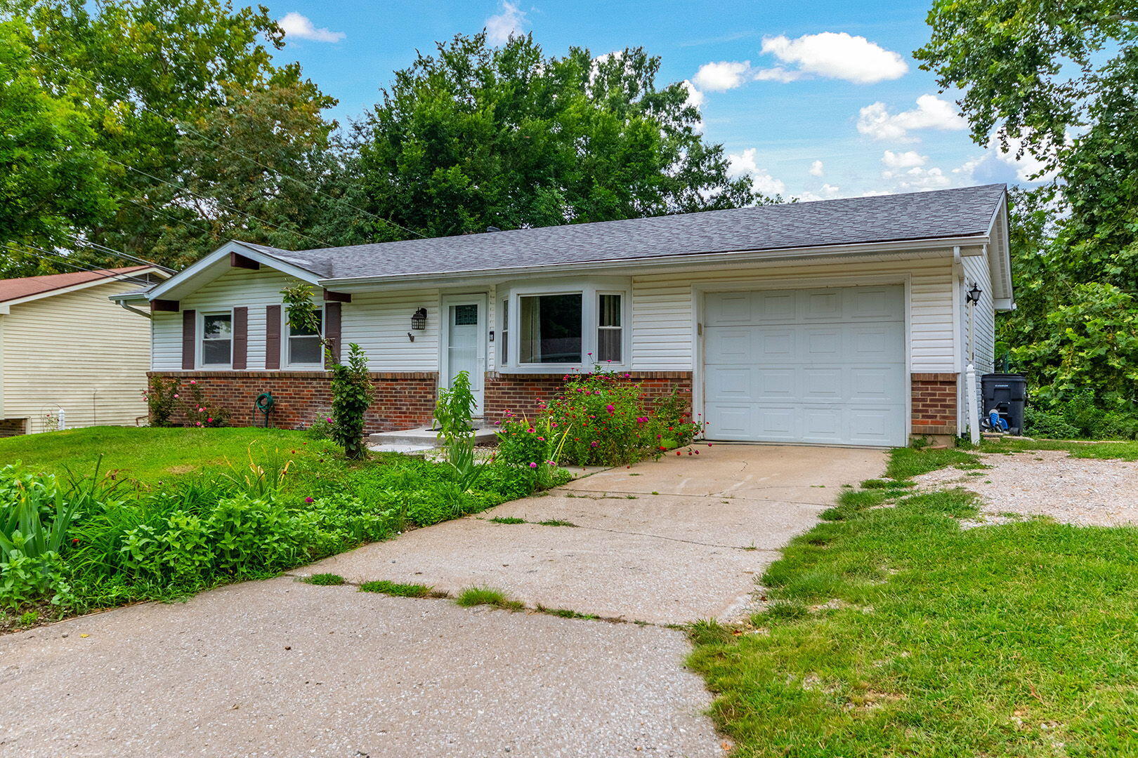 7 E Alhambra Dr Property Photo 3