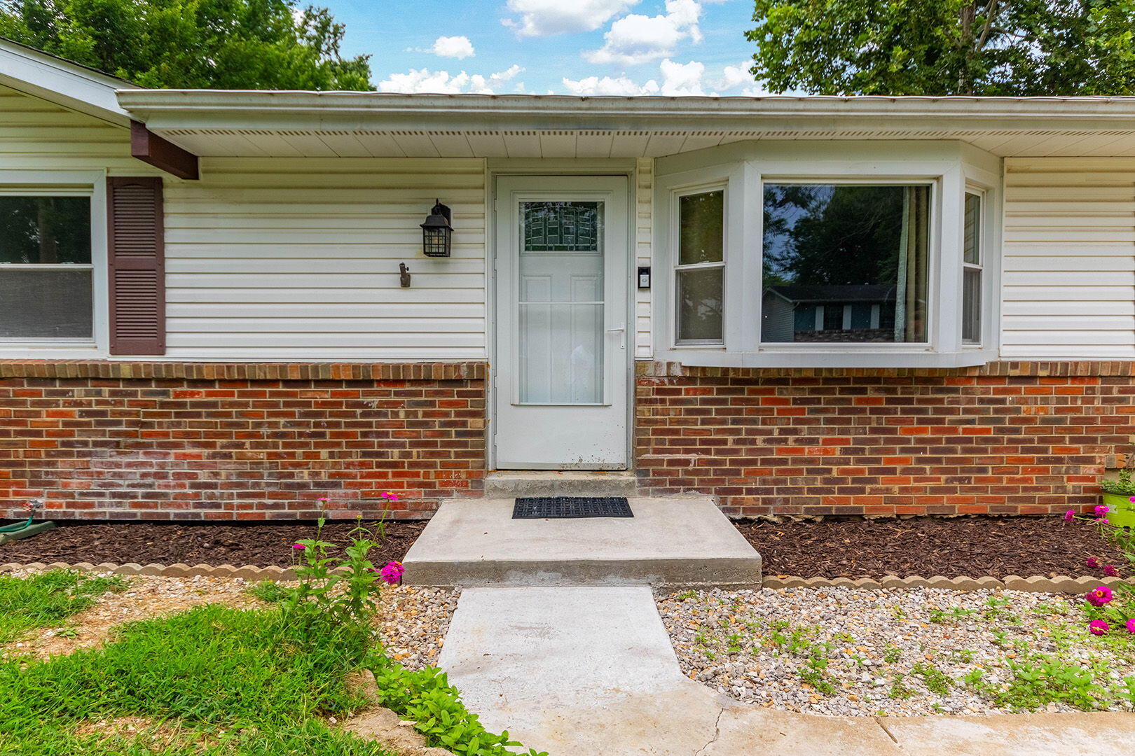 7 E Alhambra Dr Property Photo 5