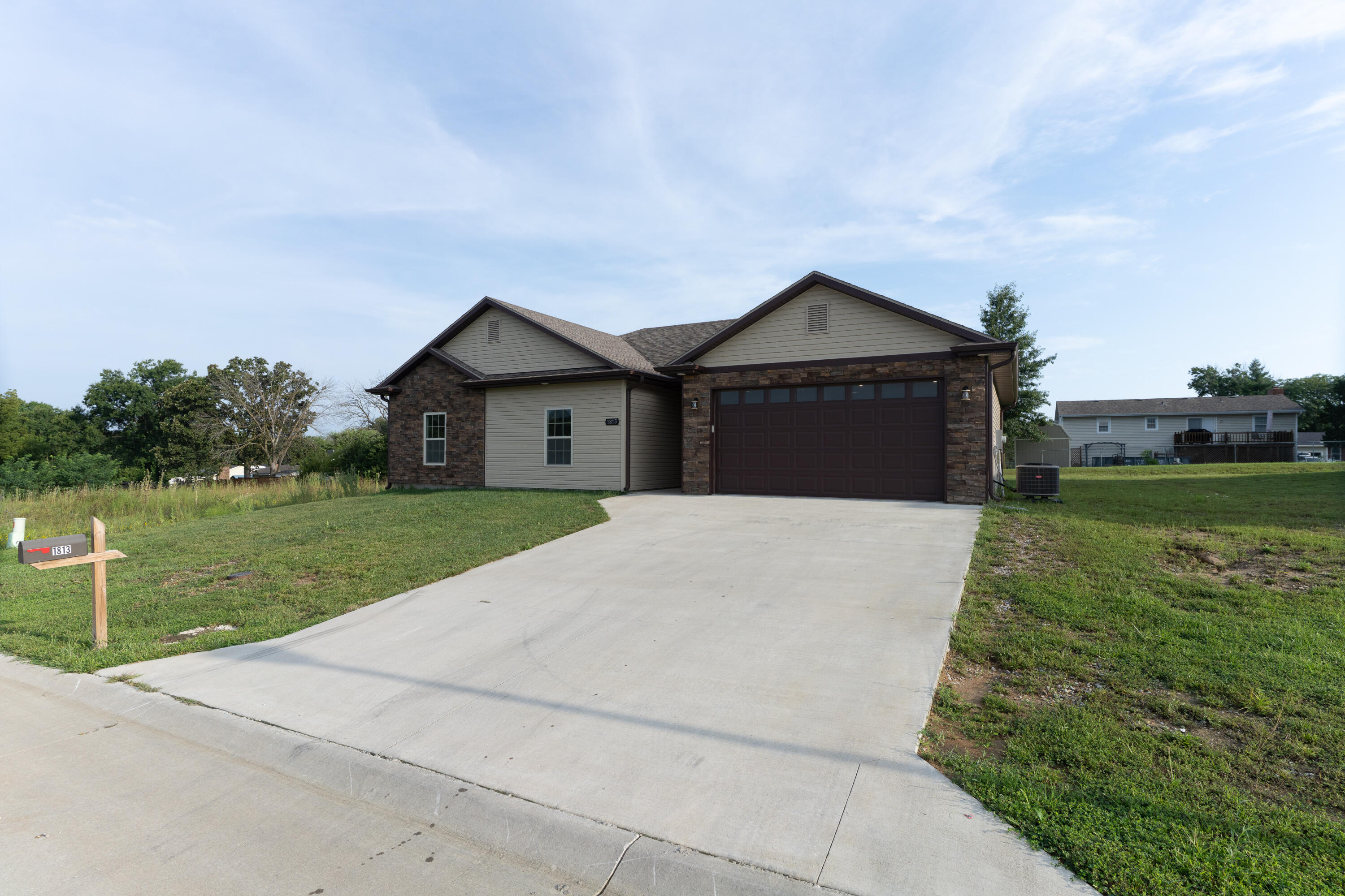 1813 SAVANNAH CT Property Photo 1