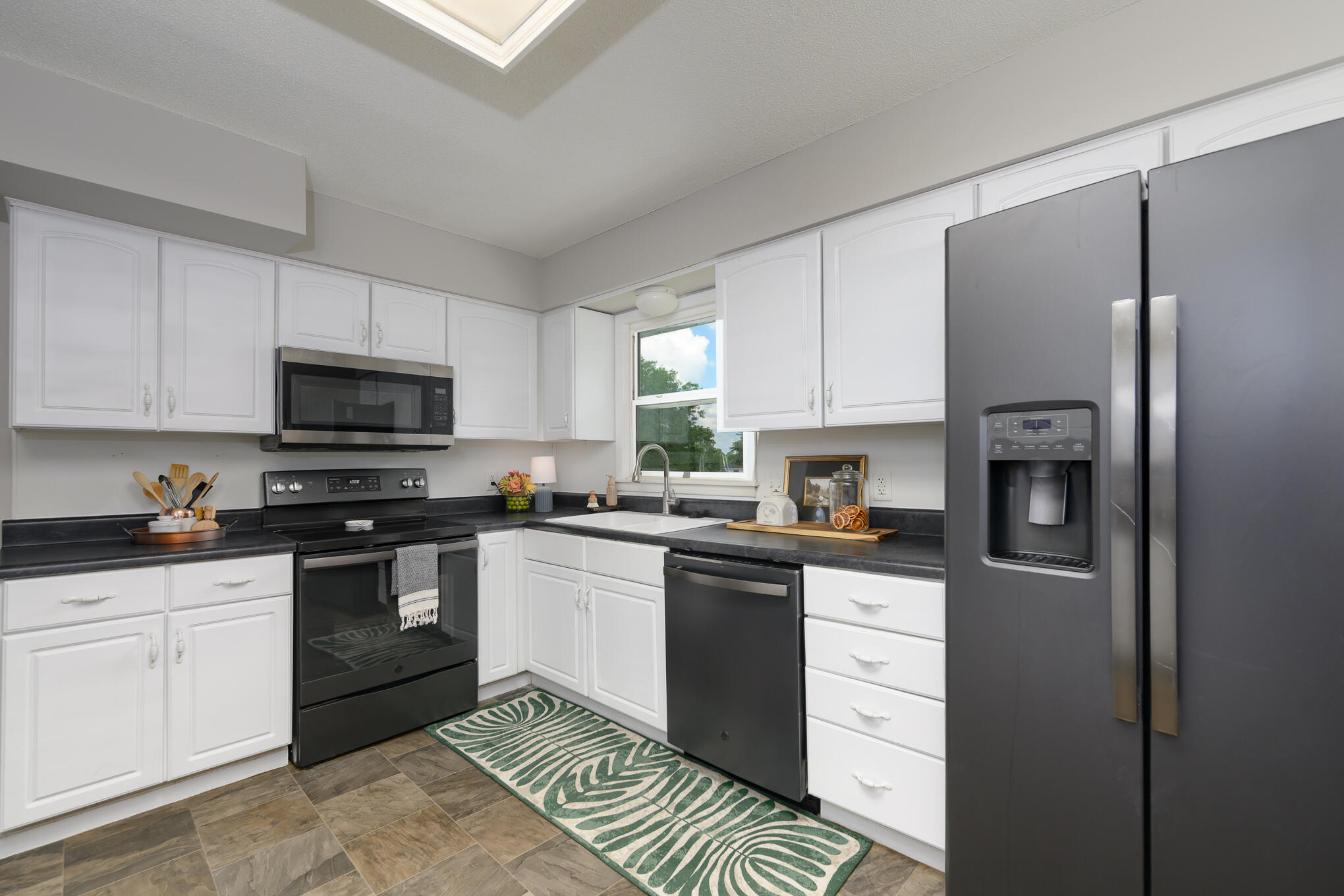 11812 Pine St Property Photo 4