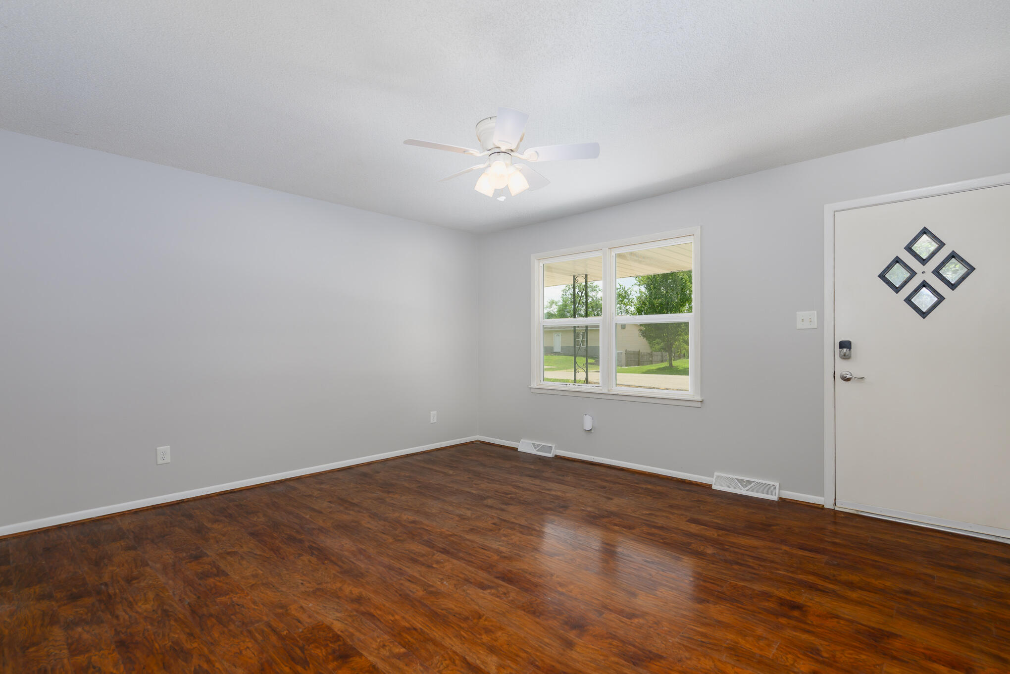 11812 Pine St Property Photo 6