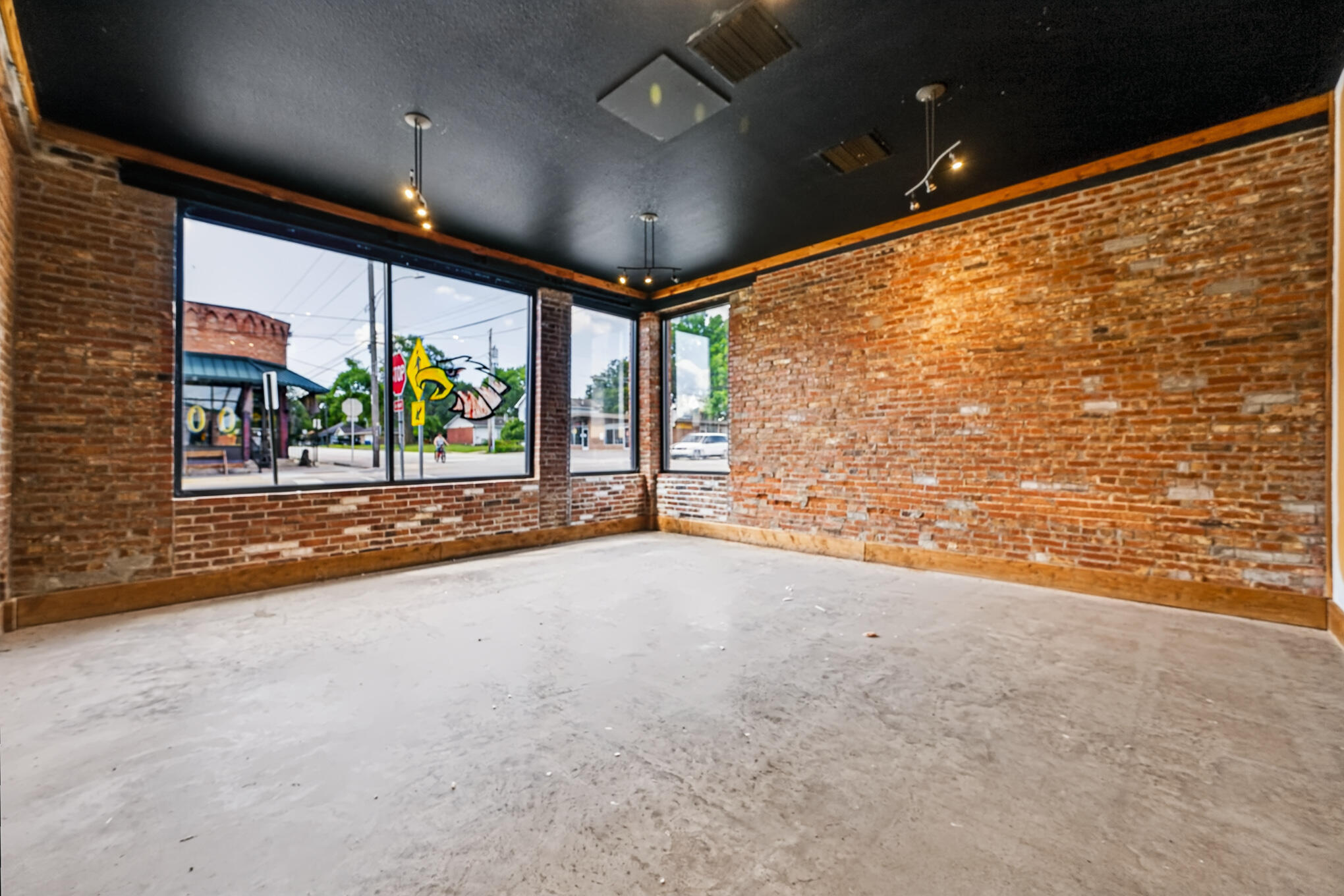 103 E Broadway Property Photo 12