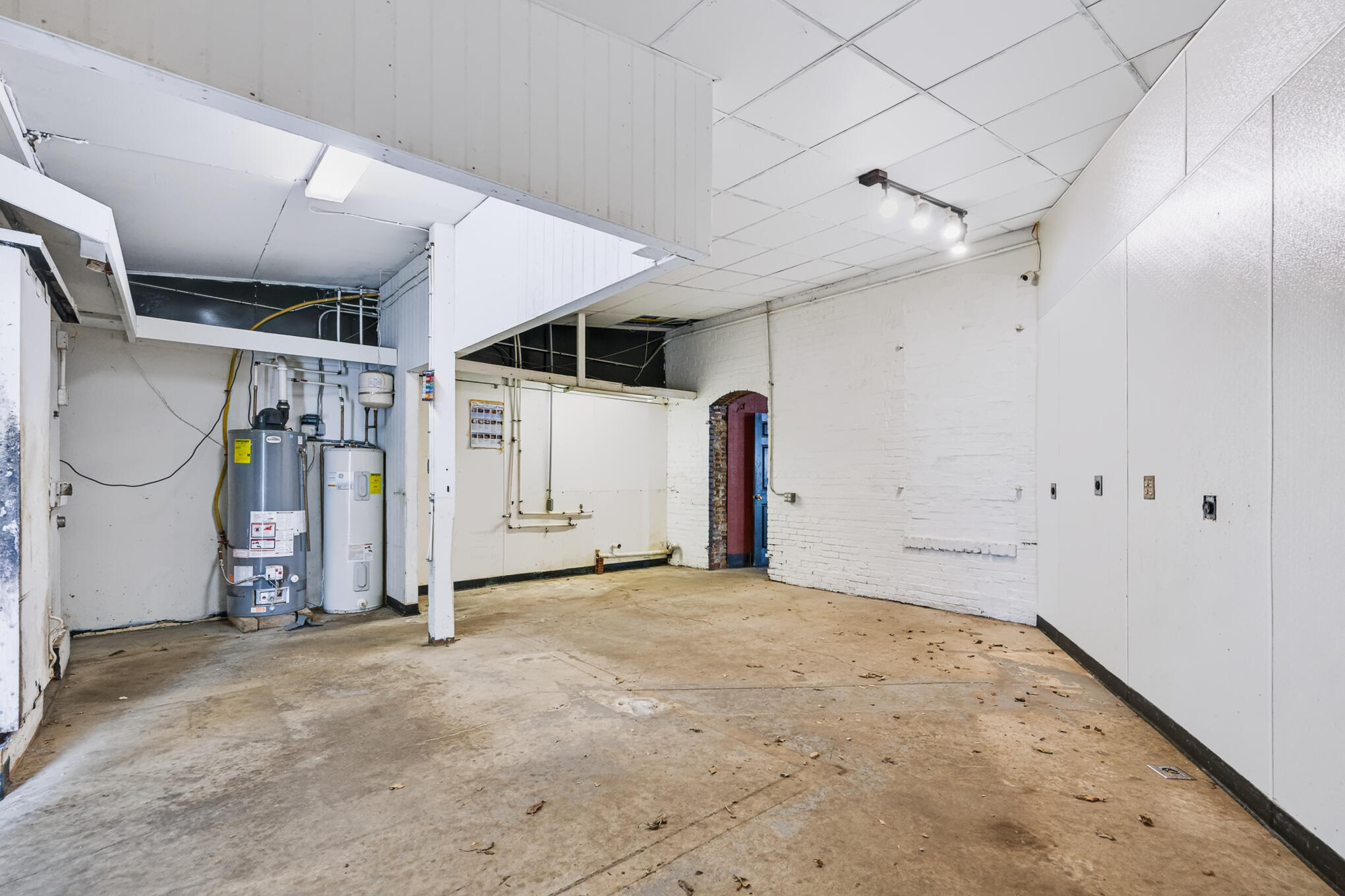 103 E Broadway Property Photo 18
