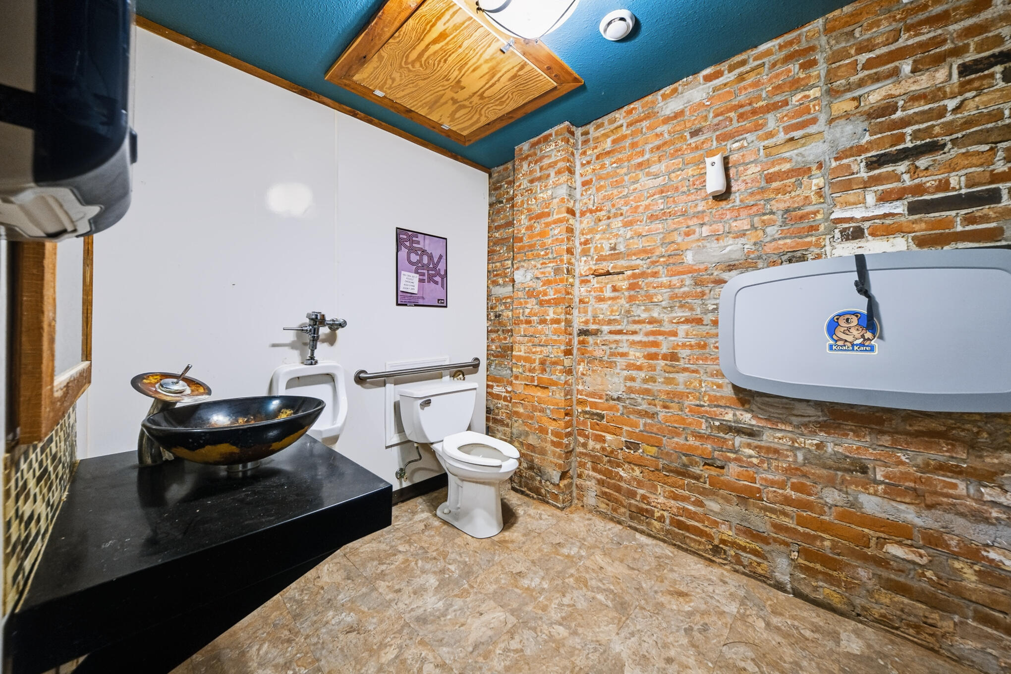 103 E Broadway Property Photo 24