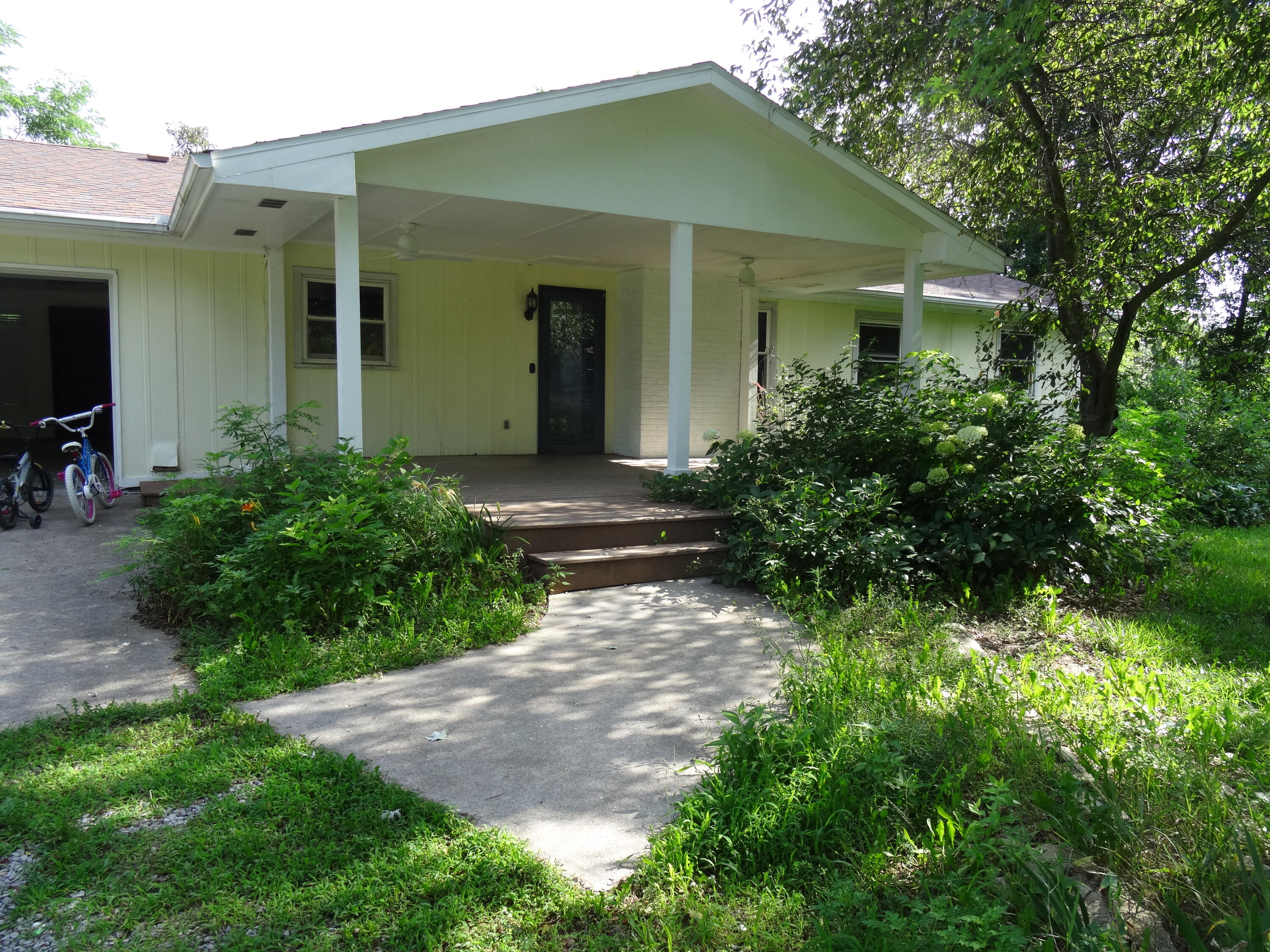 11000 E Saint Charles Rd Property Photo 1