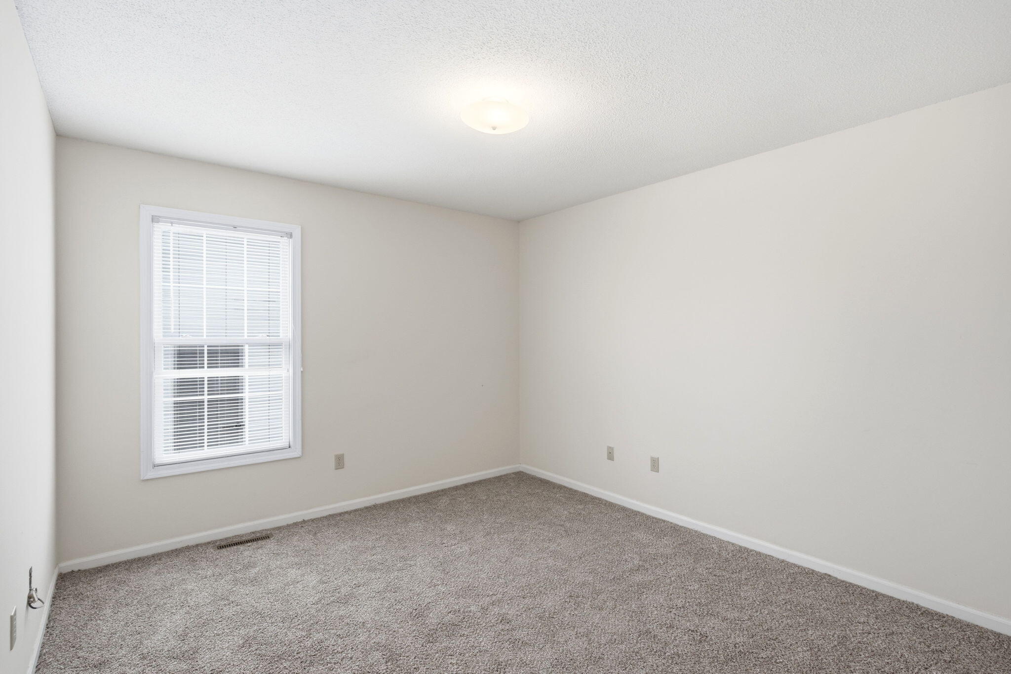 12 N Cedar Lake E Dr Property Photo 22